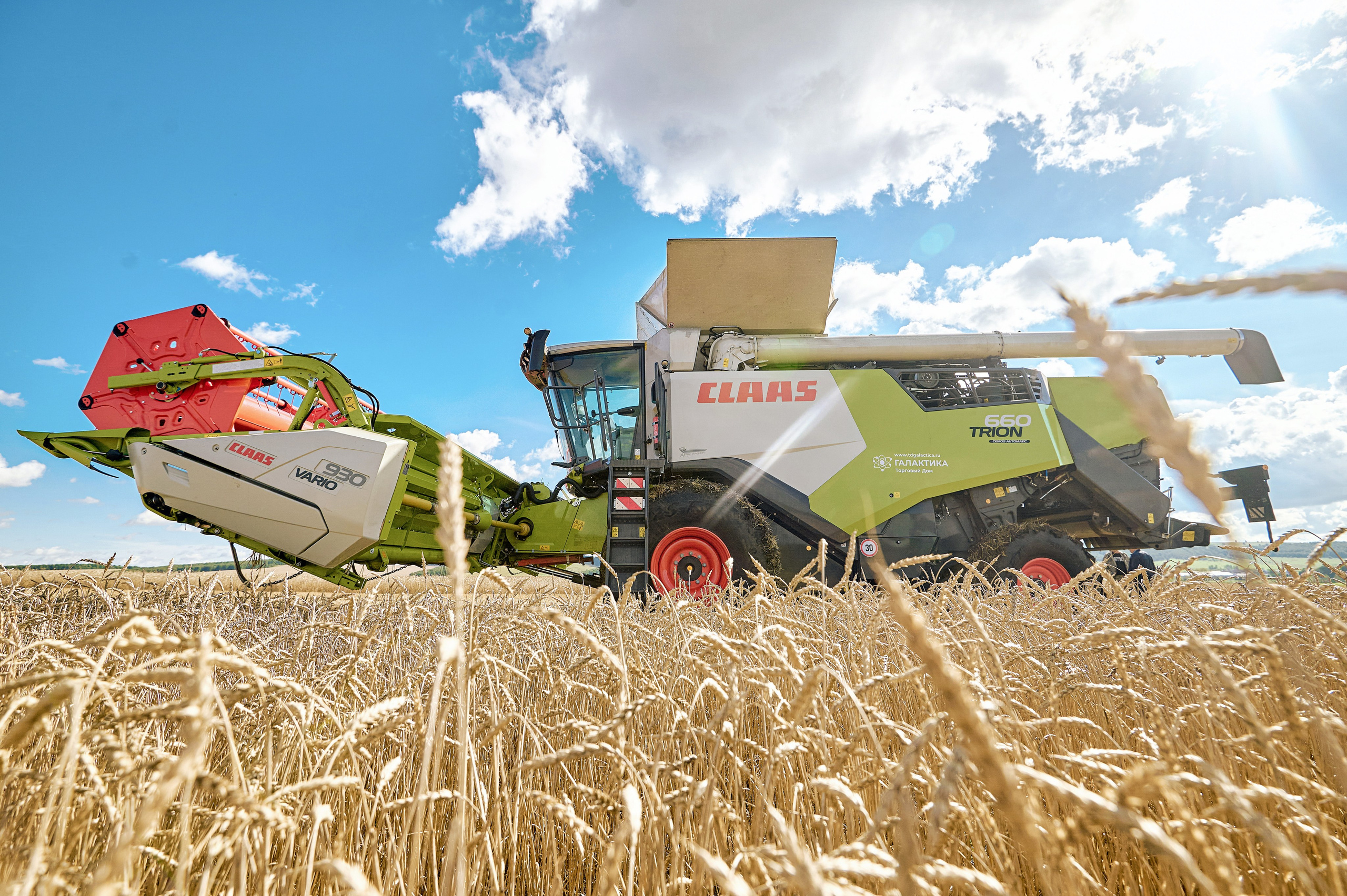 Сельхозтехники Галактика — представление в работе близ г. Абакан. Фотограф Яковлев Роман — Красноярск