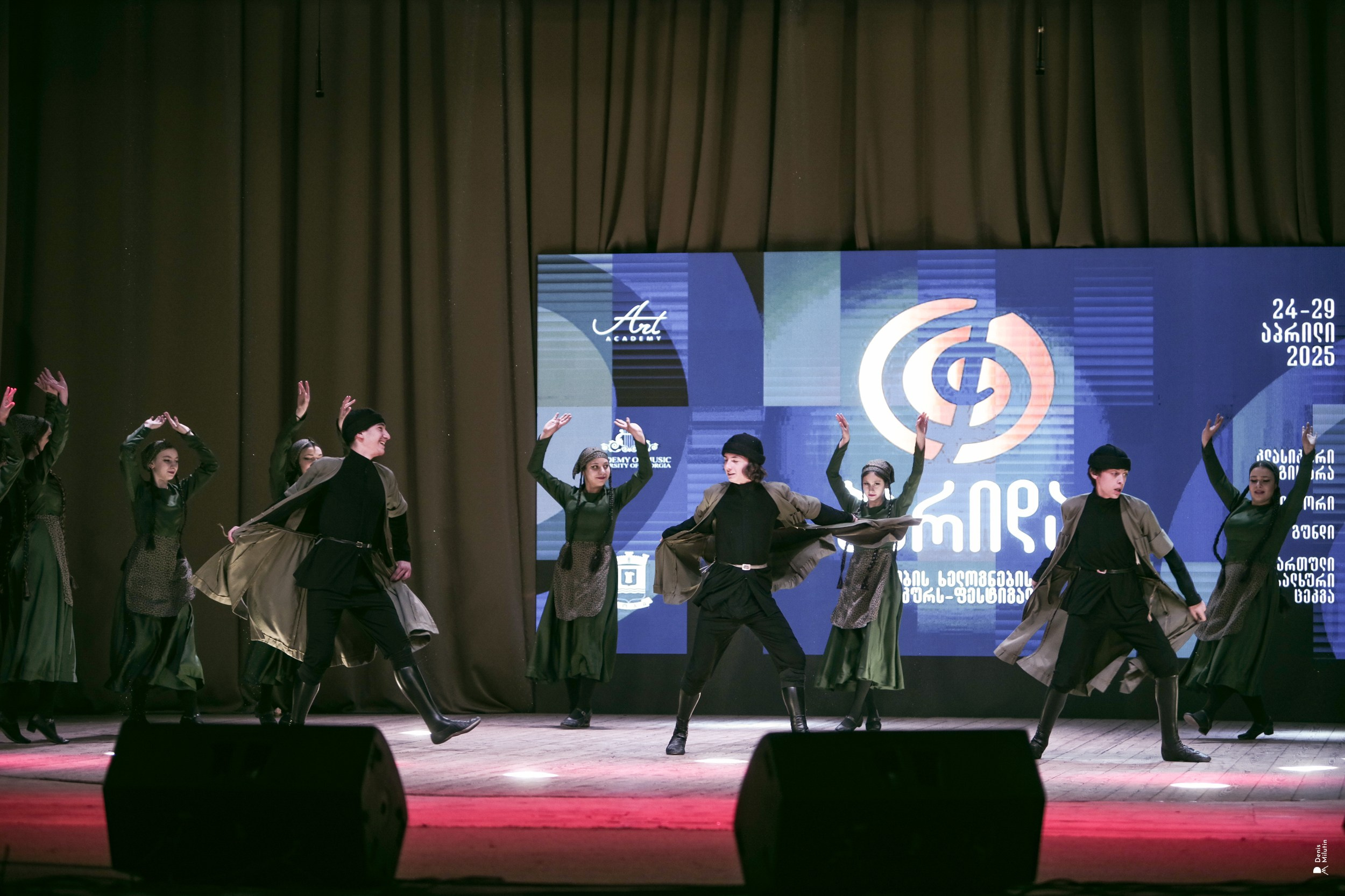 Танцы в Хоби. Портретный фотограф Денис Милютин