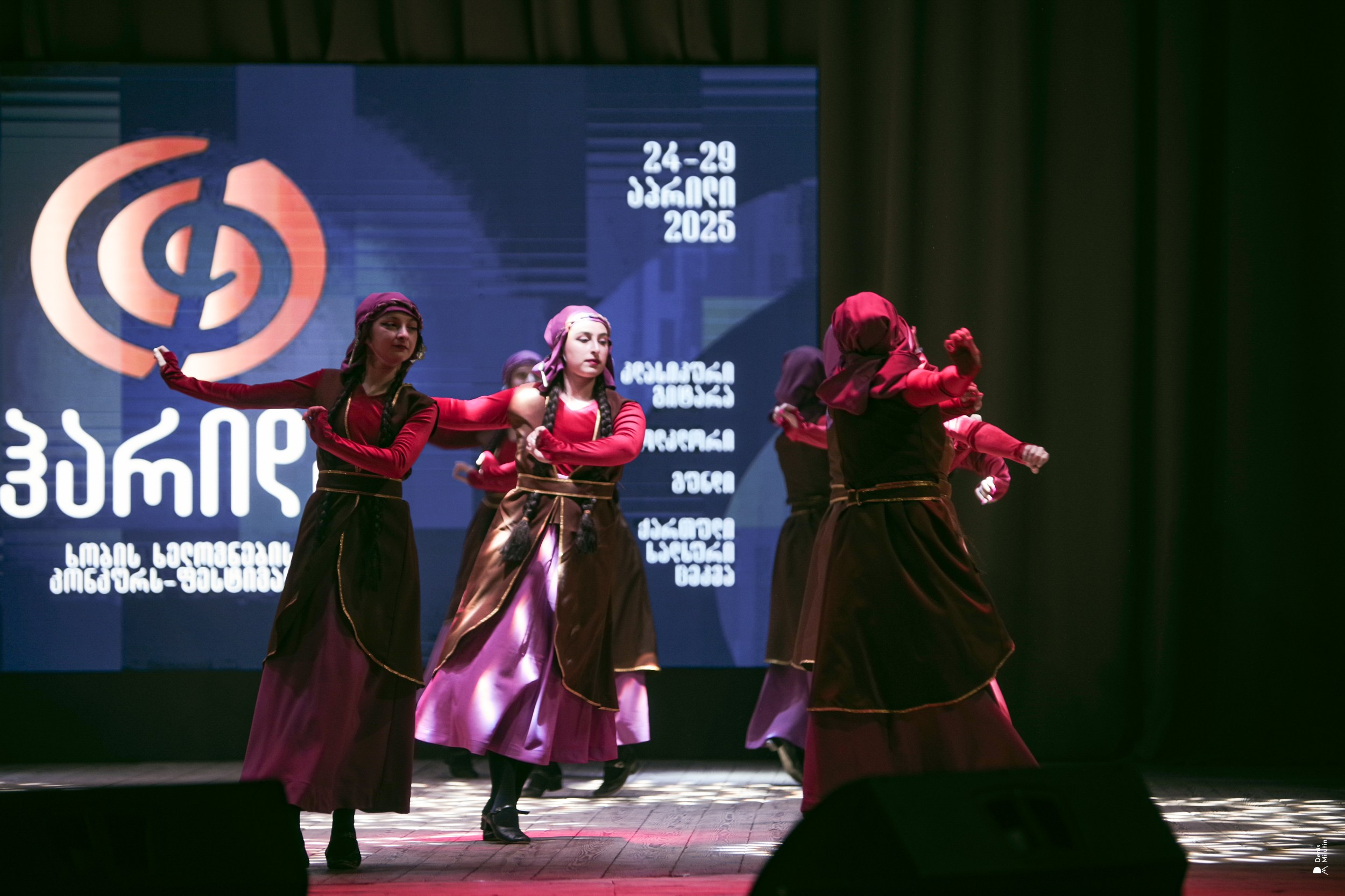 Танцы в Хоби. Портретный фотограф Денис Милютин