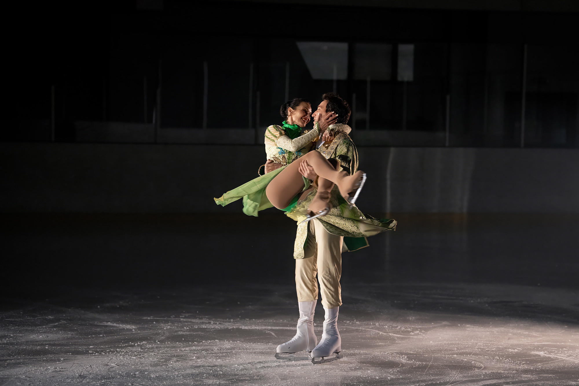 Ледовое шоу, танец на льду, спортивный фотограф, элемент на льду