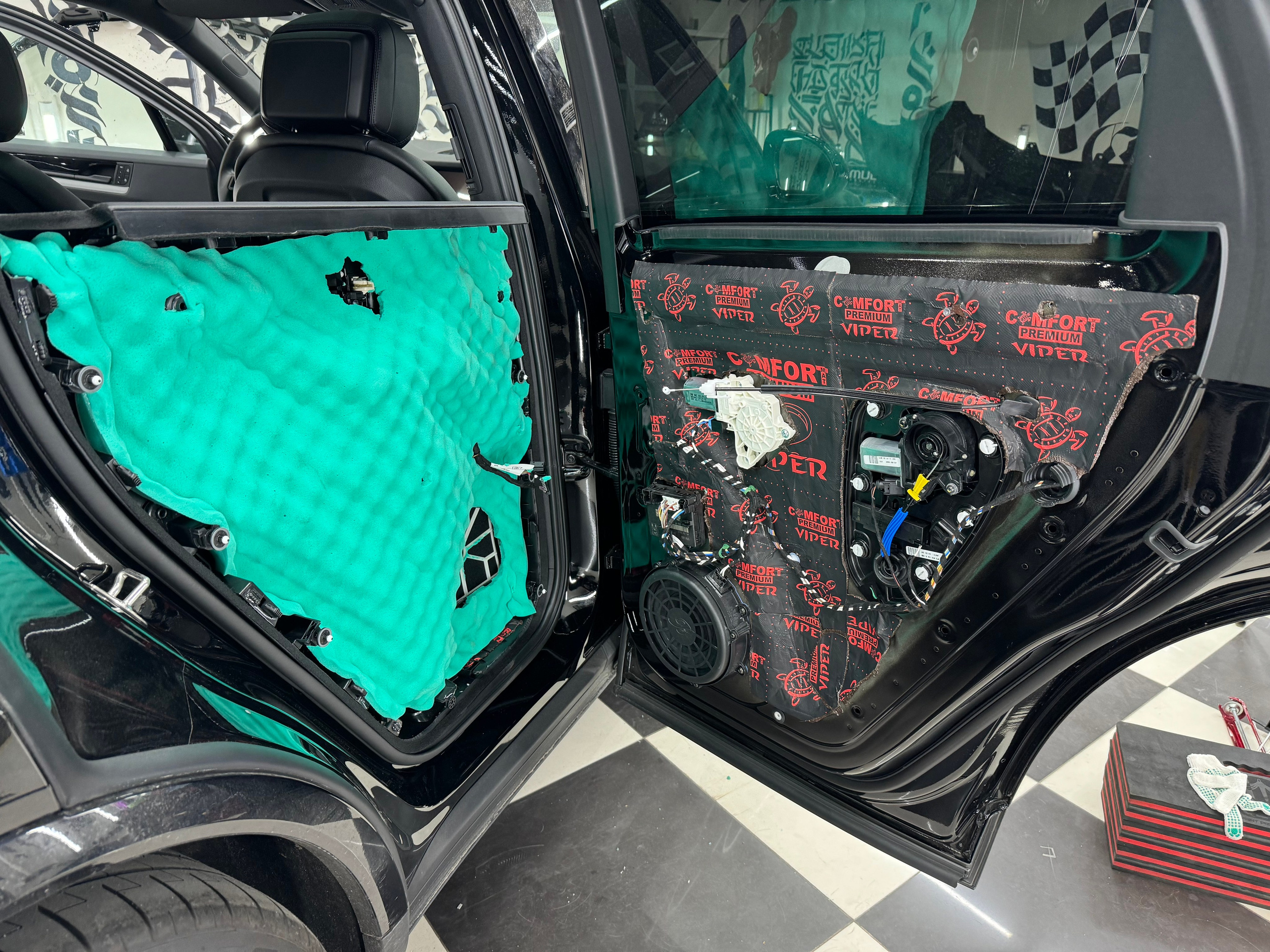 Сделать шумоизоляцию. Студия дизайна и оклейки авто Barmaley Design