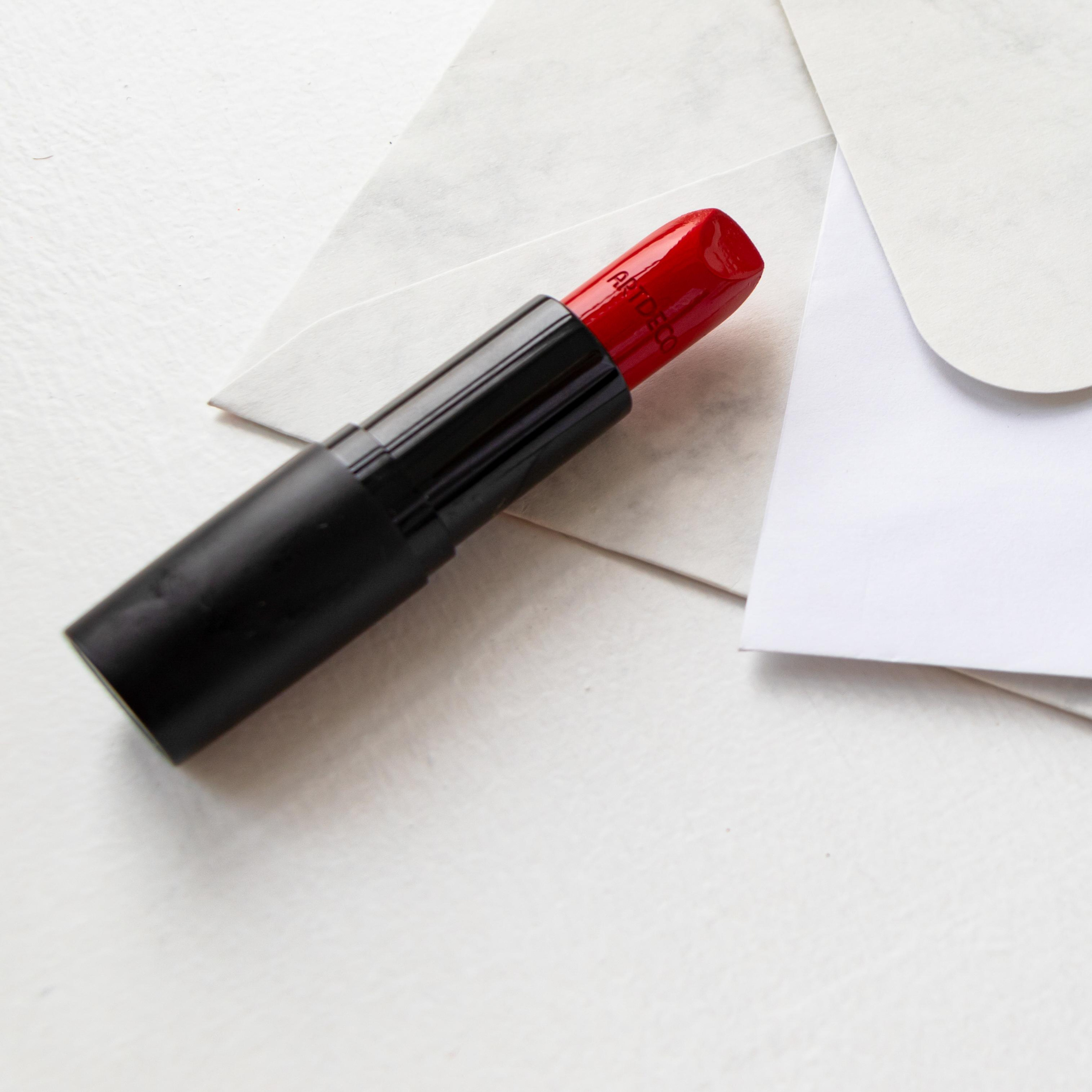 Губная помада «Artdeco». Лиза Кутанина — профессиональный семейный и портретный фотограф в Жуковском |Съемка в студии | Фотосессии в Жуковском и Раменском