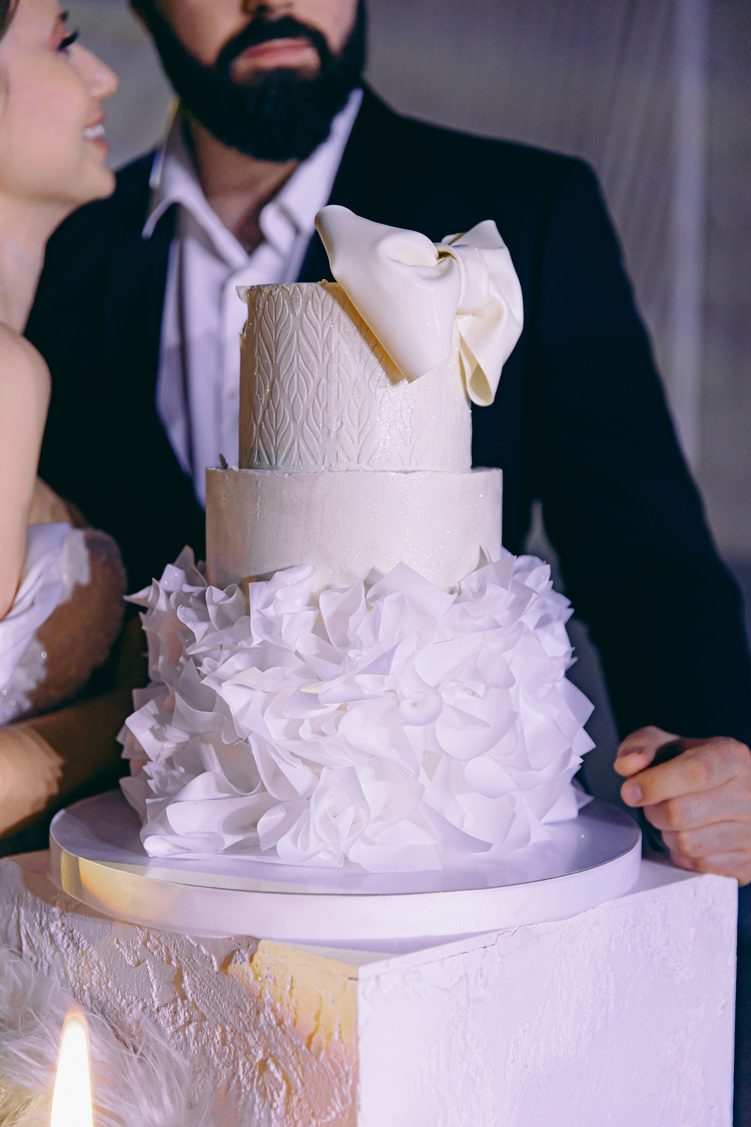 История торта Олеси и Владимира. Свадебный и семейный фотограф в Рязани Саша Крутых