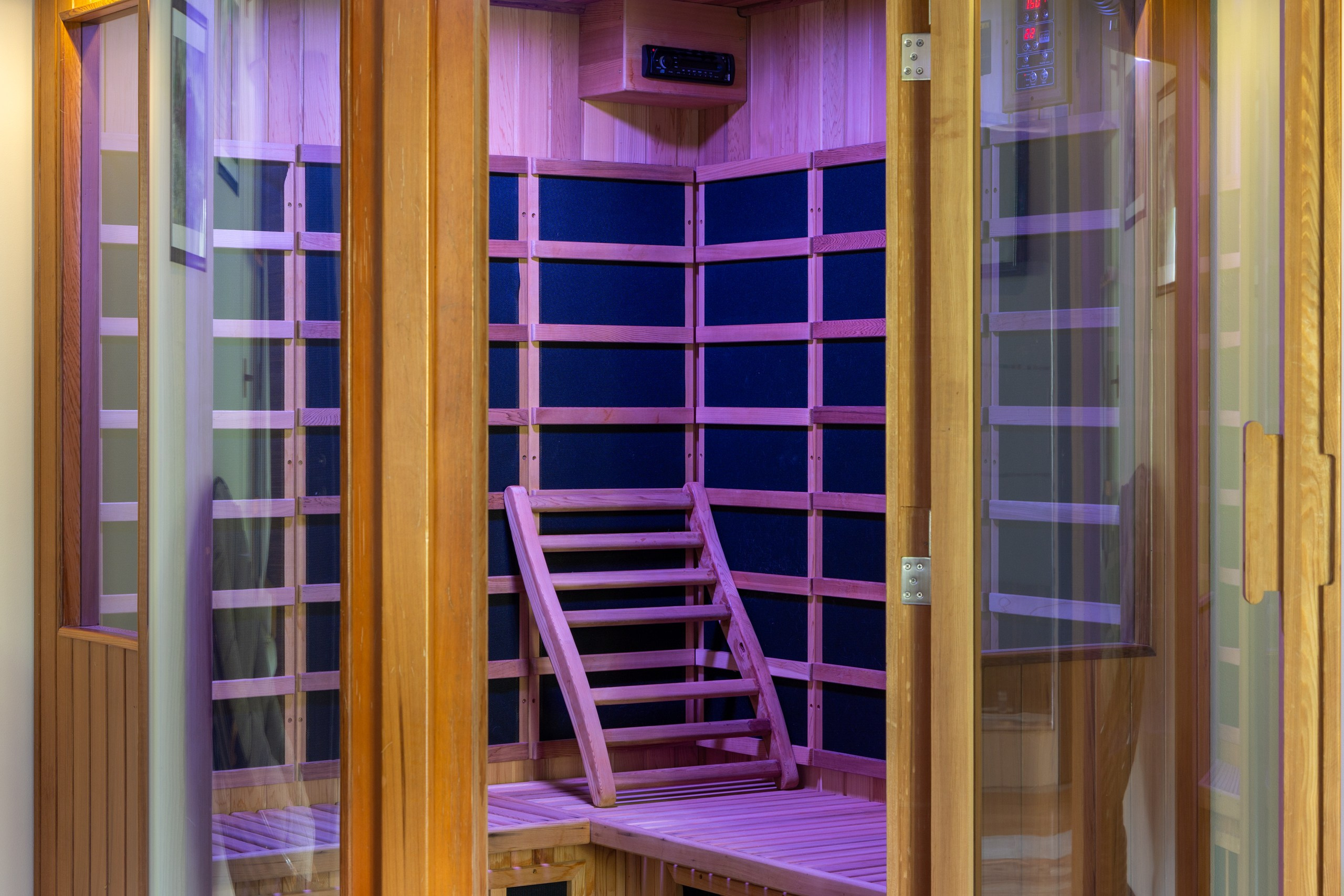 Квартира для продажи в городе Дивногорске с хоумстейджингом. Интерьерный фотограф и ретушер в Красноярске Денис Антропов