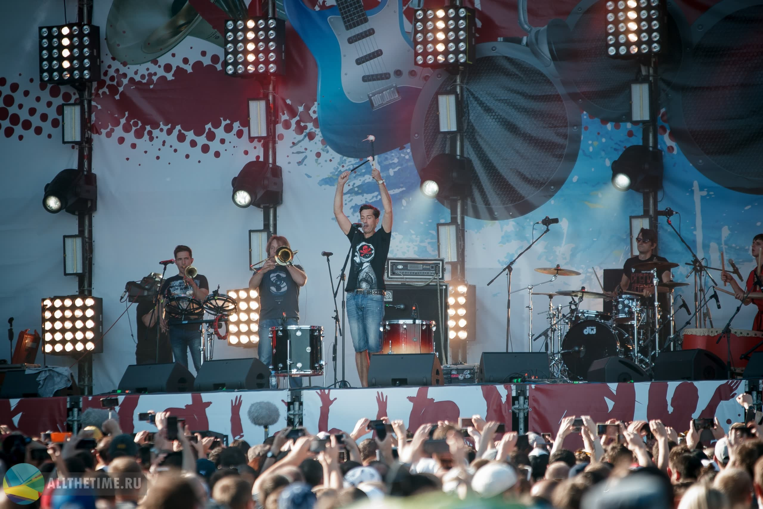 НАШИ В ГОРОДЕ. Магия музыки в кадре: Концертная Фотография