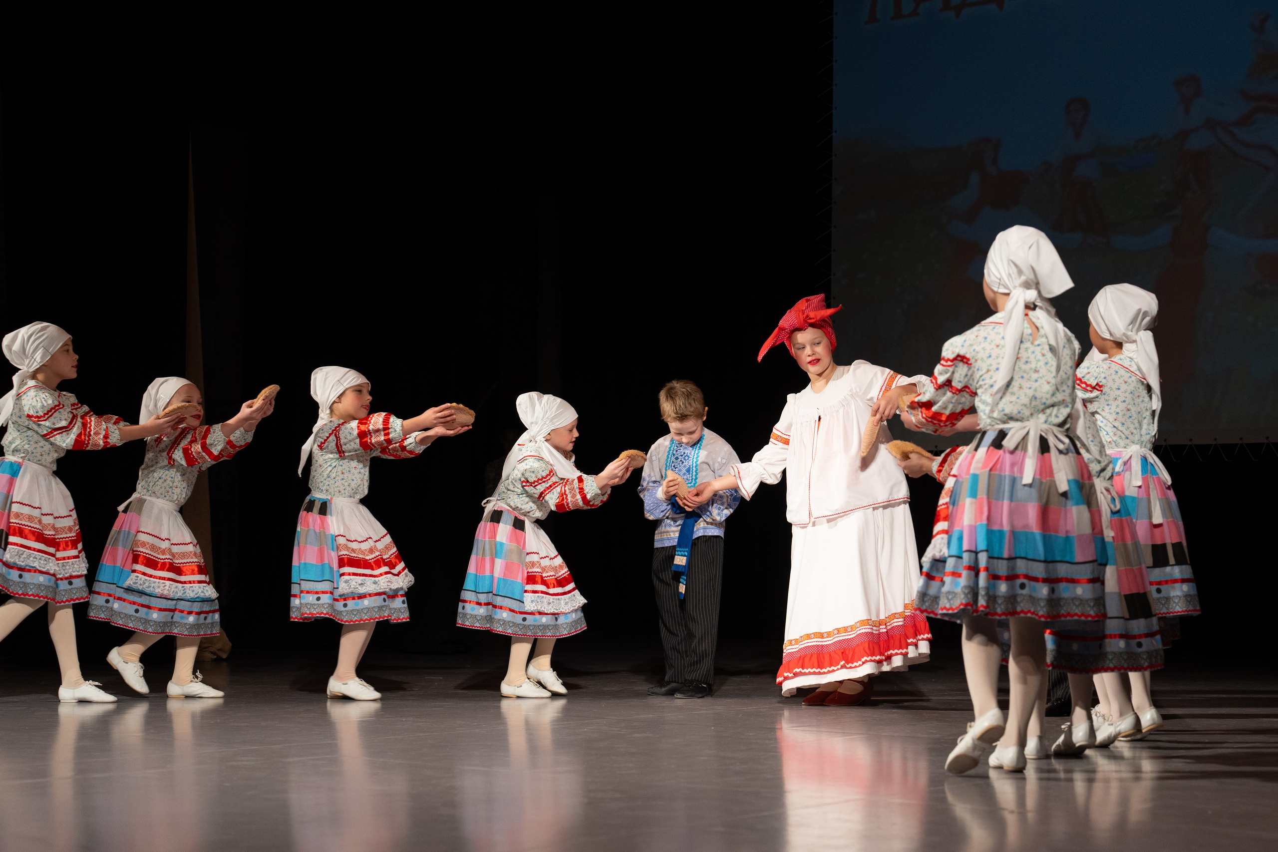 Народный танец. Репортажная съёмка в Санкт-Петербурге, Константин Петров