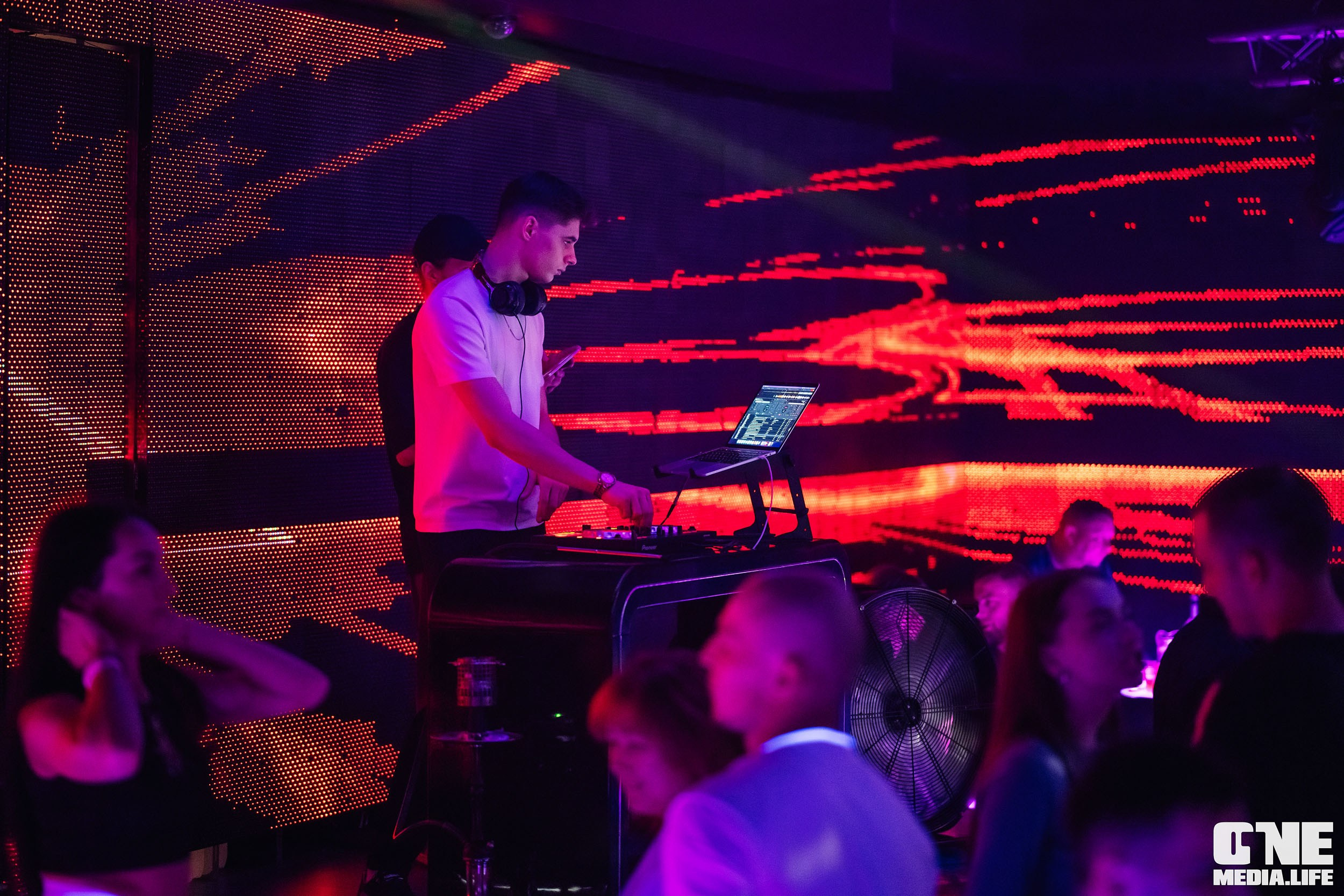 Фоторепортаж из РК Планета. One Media Life: фоторепортажи, фотоотчеты с мероприятий и заведений