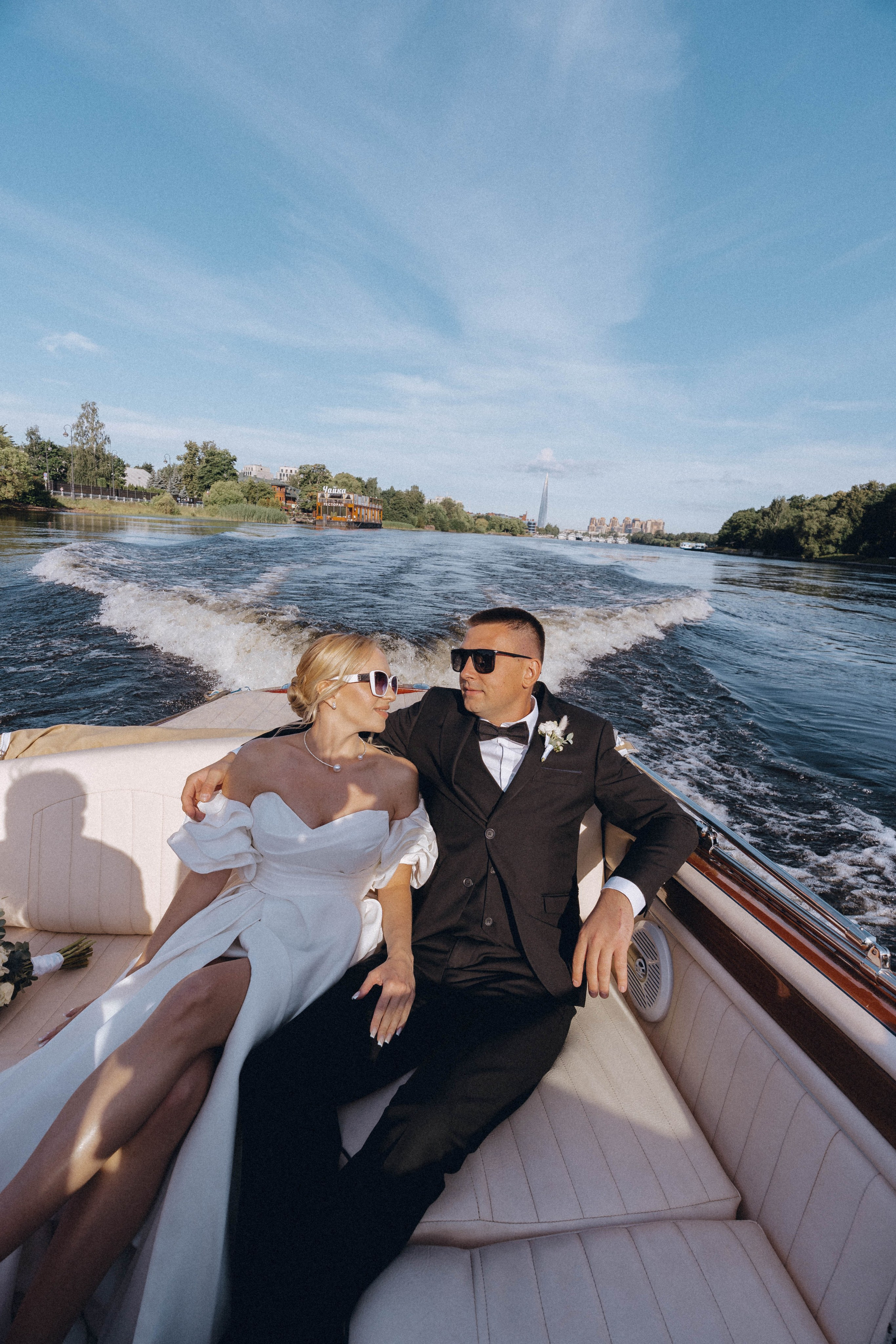 СВАДЕНБНАЯ СЬЕМКА НА КАТЕРЕ ПО КАНАЛАМ САНКТ-ПЕТЕРБУРГА И В АКВАТОРИИ НЕВЫ. Профессиональный фотограф, Санкт-Петербург — Виктория Богомолова