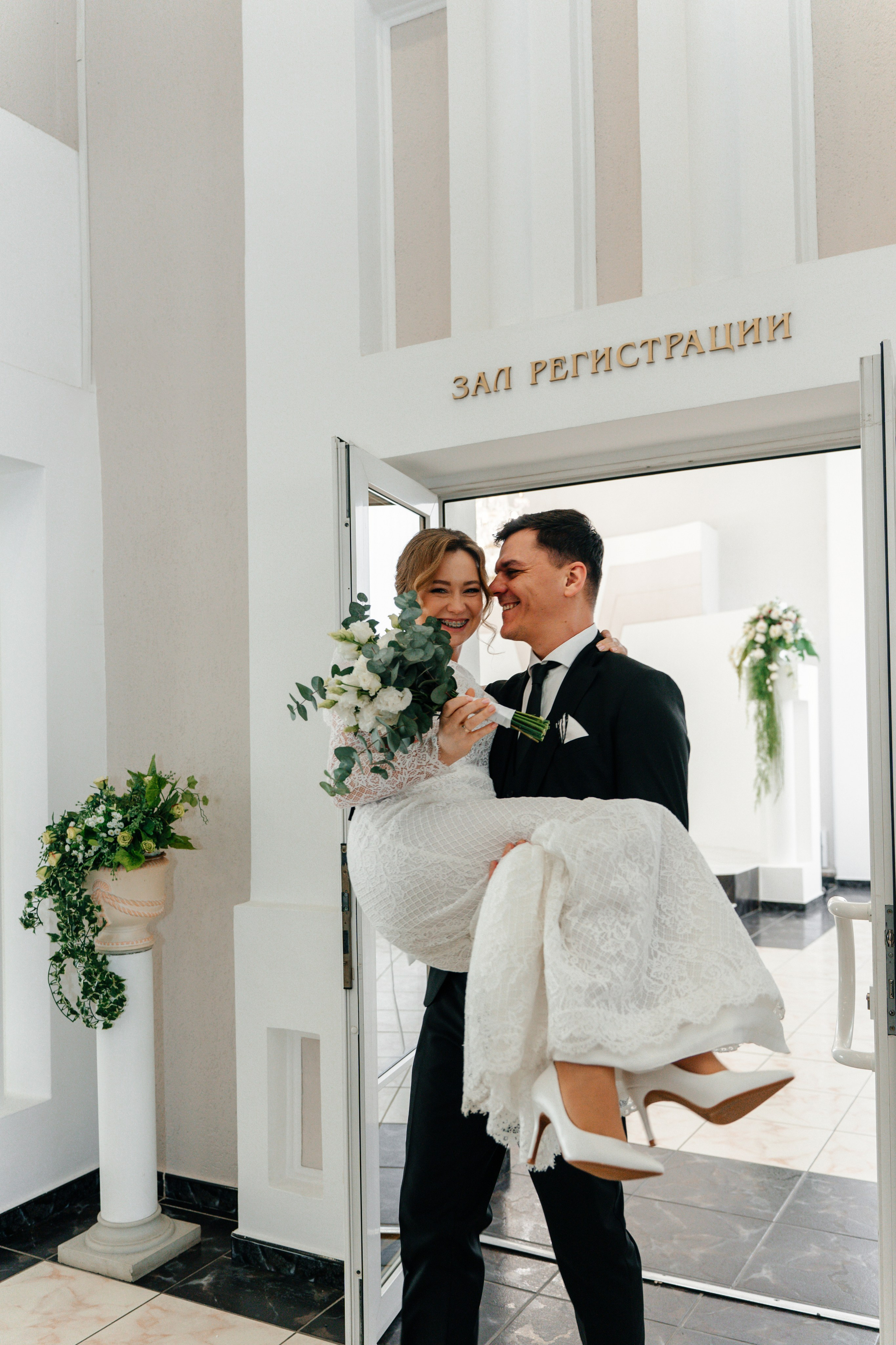 ЗАГС Октябрьского района (большой зал). Ваш семейный фотограф в Минске — Вика Трегубова
