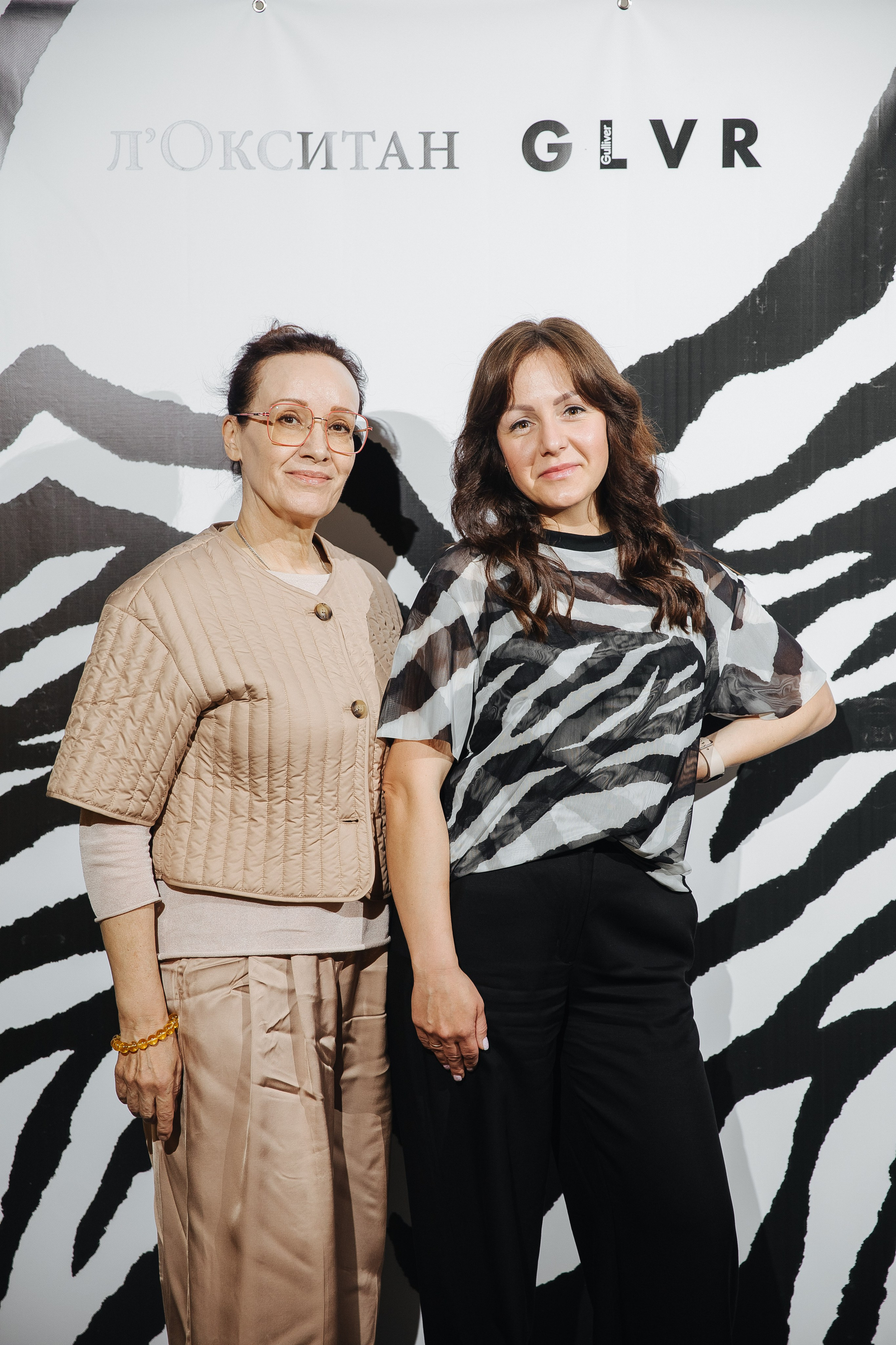 Презентация открытия магазина женской одежды GLVR в ресторане Fresco. Фотограф в Красноярске Надежда Воскресенская