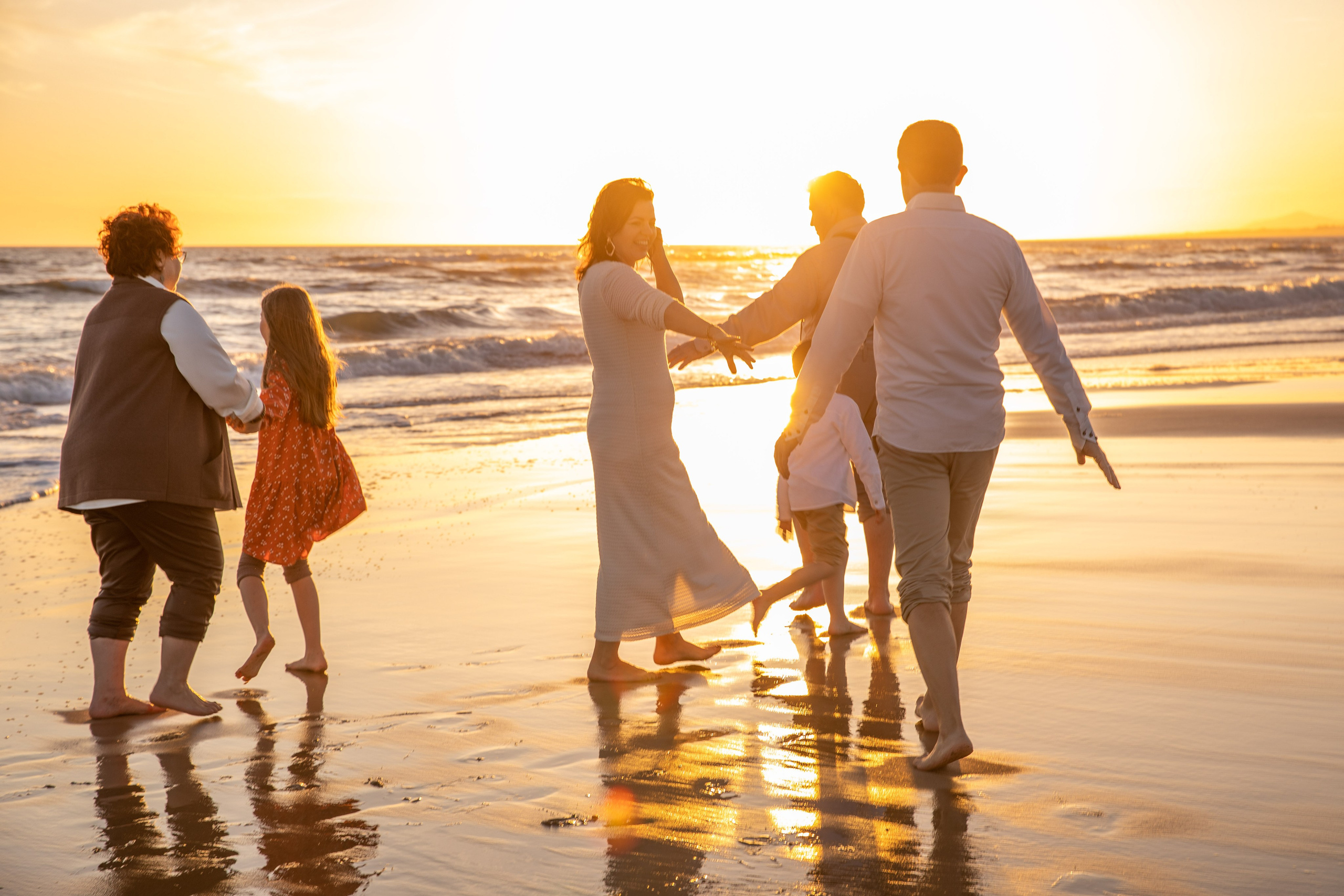 Three Generations by the Ocean. Professional Photographer in Portugal. Oksana Lomnova