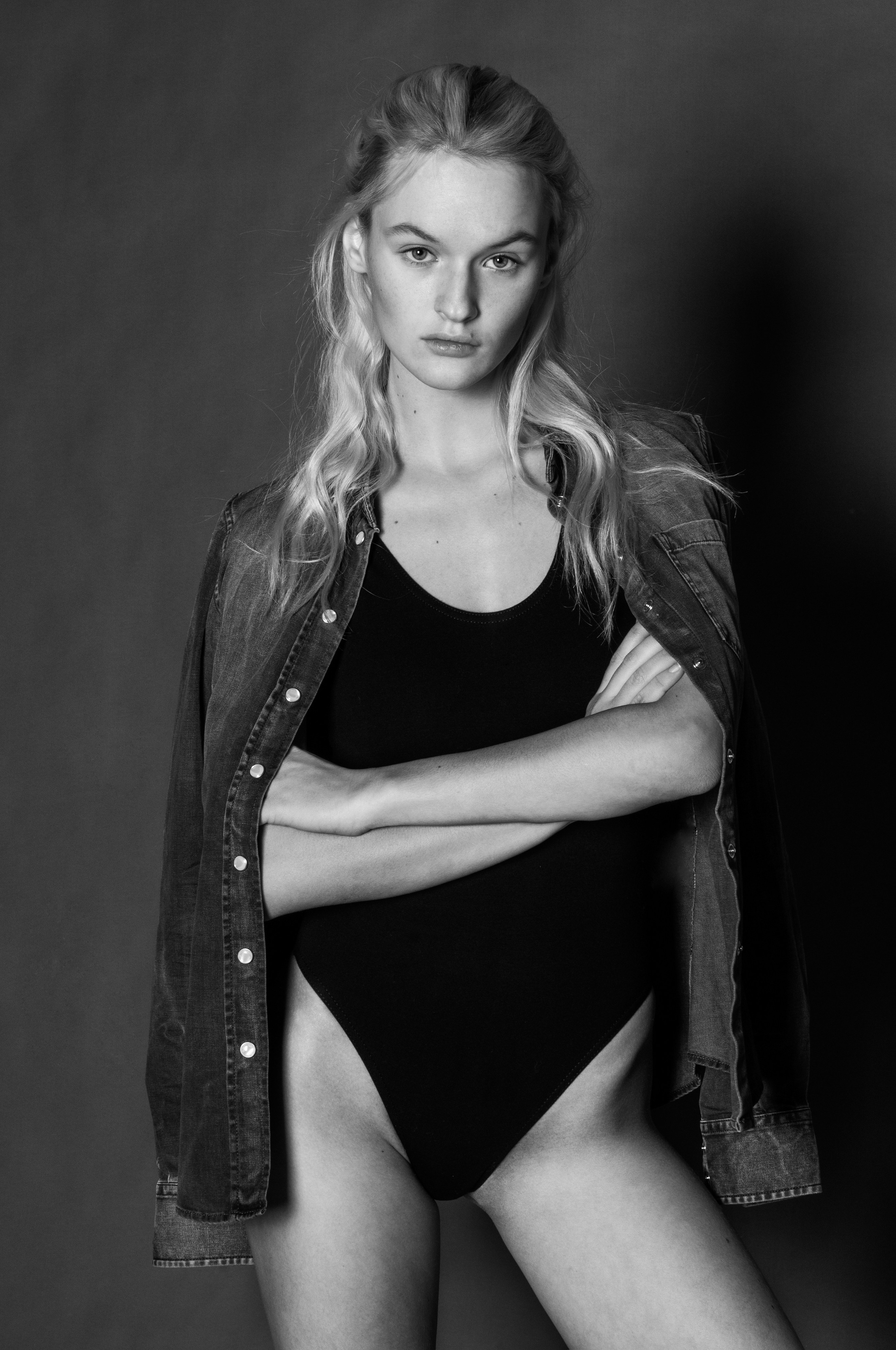 A photo model poses for model tests. Model Test. Photographer Oksana Lomnova