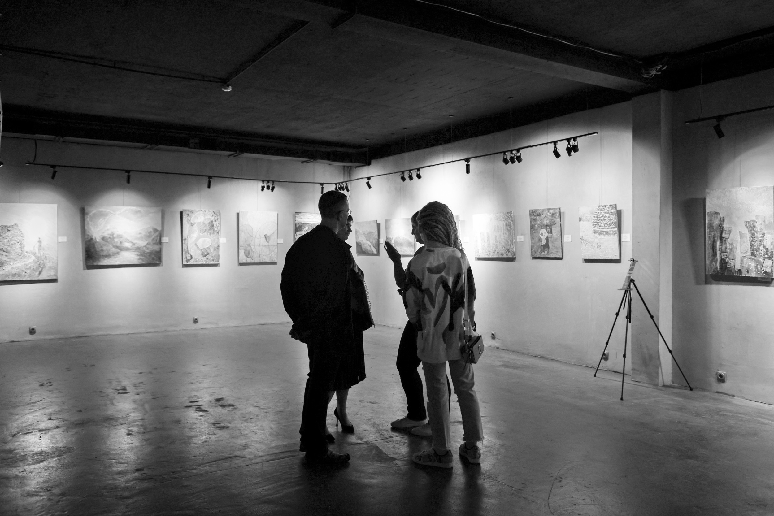 Художественная выставка Артели " ПОЛНЫЙ БРЮТ 66» в галерее ARTMAISON. Reportage, architectural, fine art photographer Lena Melnikova in Moscow