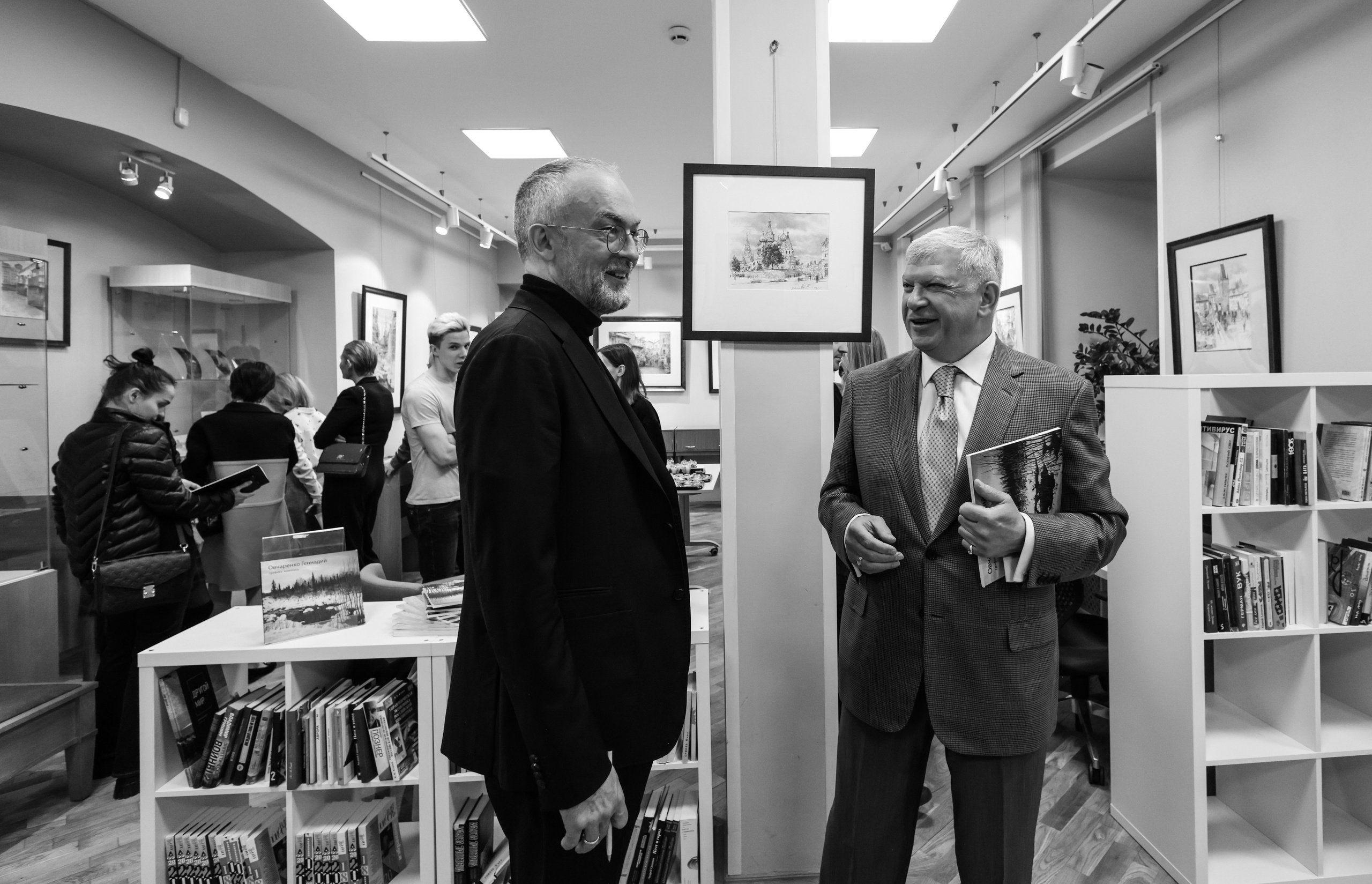 ГРАФИЧЕСКИЙ ВАВИЛОН Геннадия Овчаренко. Reportage, architectural, fine art photographer Lena Melnikova in Moscow