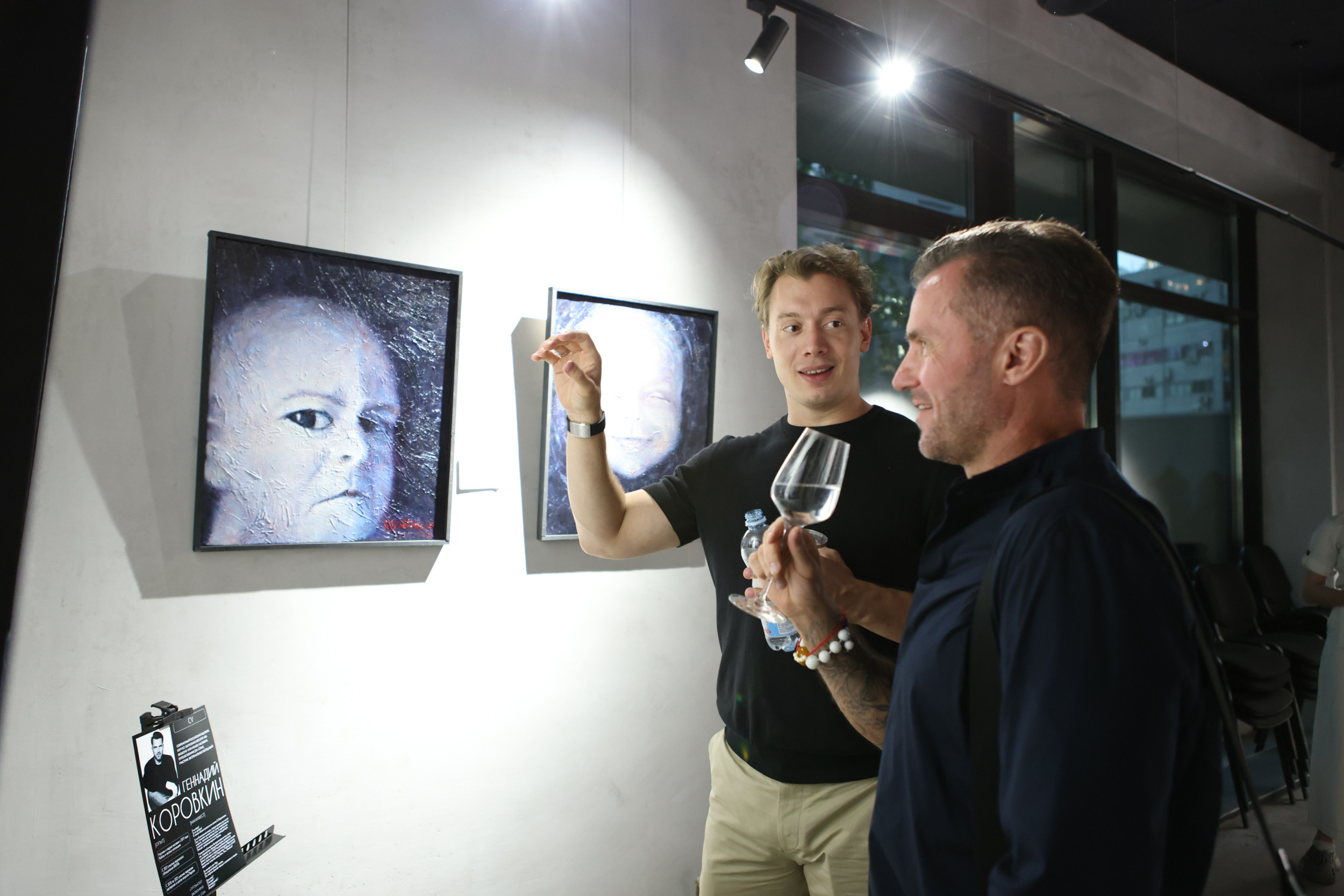 Художественная выставка Артели " ПОЛНЫЙ БРЮТ 66» в галерее ARTMAISON. Reportage, architectural, fine art photographer Lena Melnikova in Moscow