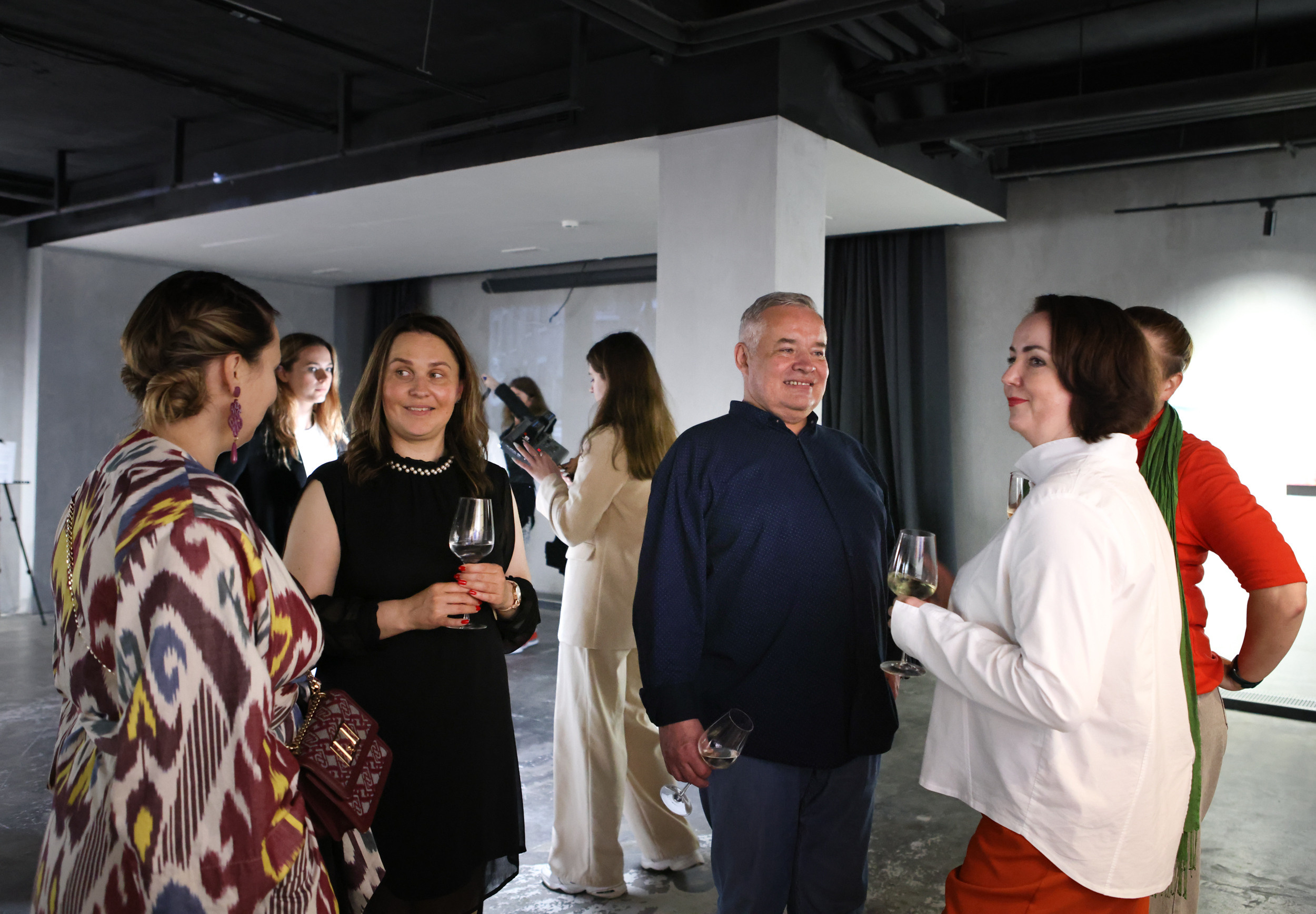 Художественная выставка Артели " ПОЛНЫЙ БРЮТ 66» в галерее ARTMAISON. Reportage, architectural, fine art photographer Lena Melnikova in Moscow