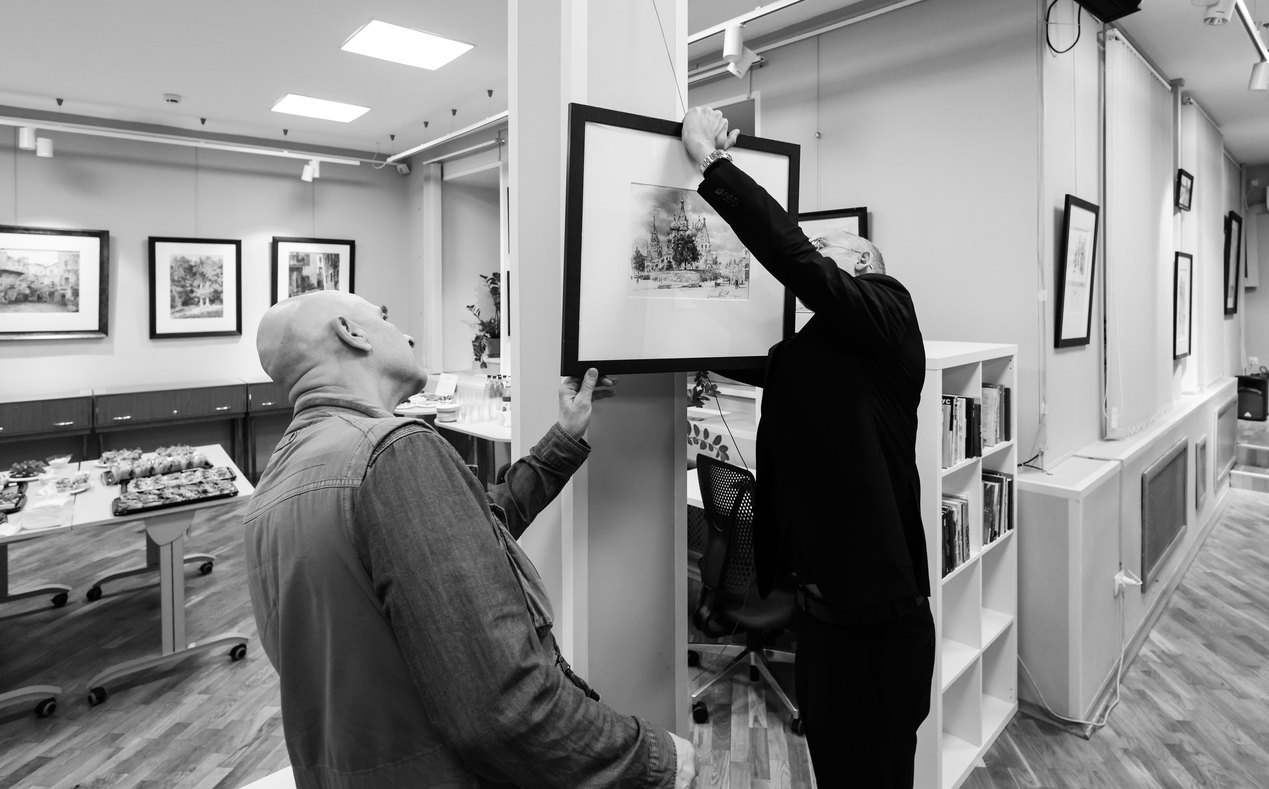 ГРАФИЧЕСКИЙ ВАВИЛОН Геннадия Овчаренко. Reportage, architectural, fine art photographer Lena Melnikova in Moscow