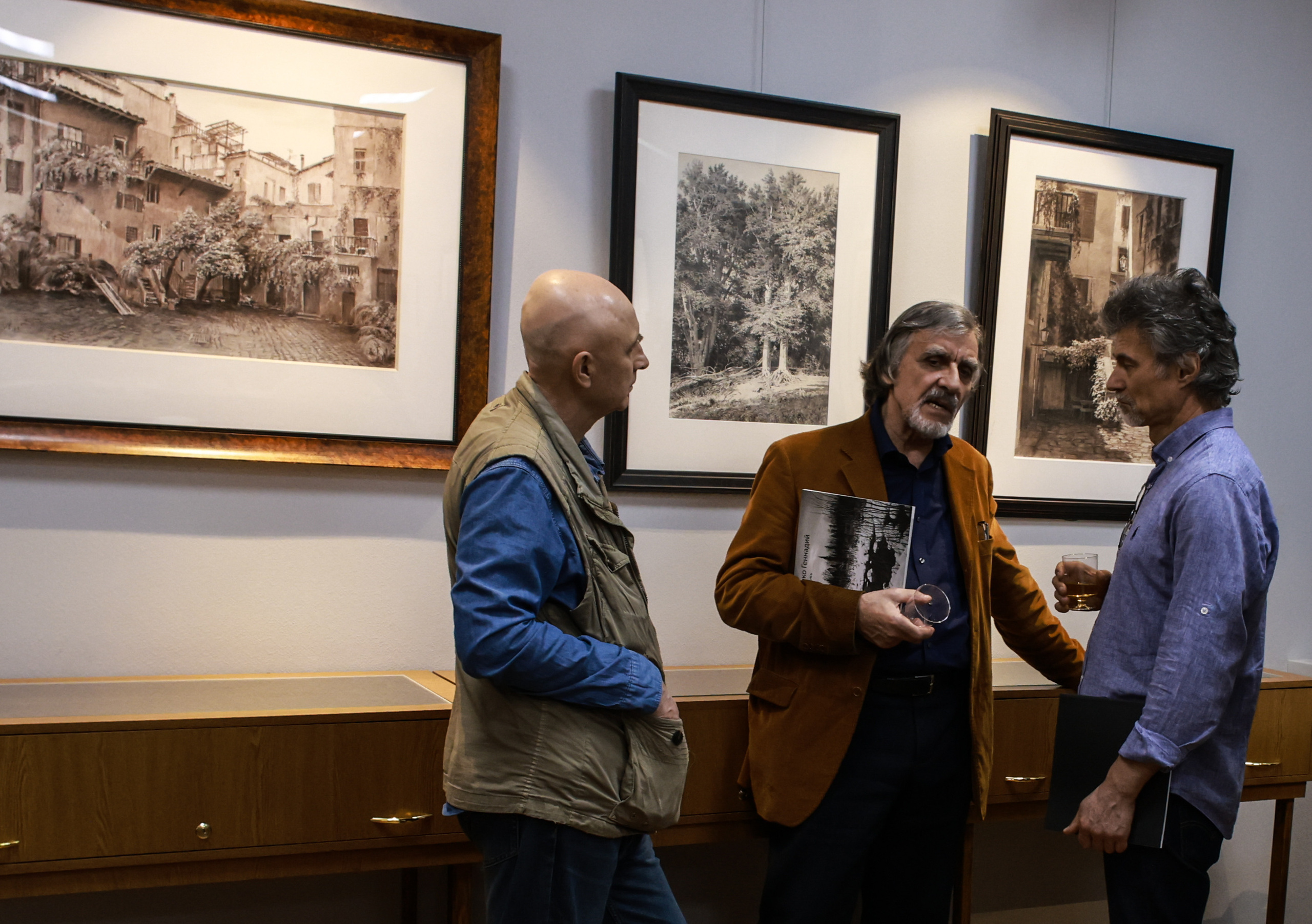 ГРАФИЧЕСКИЙ ВАВИЛОН Геннадия Овчаренко. Reportage, architectural, fine art photographer Lena Melnikova in Moscow