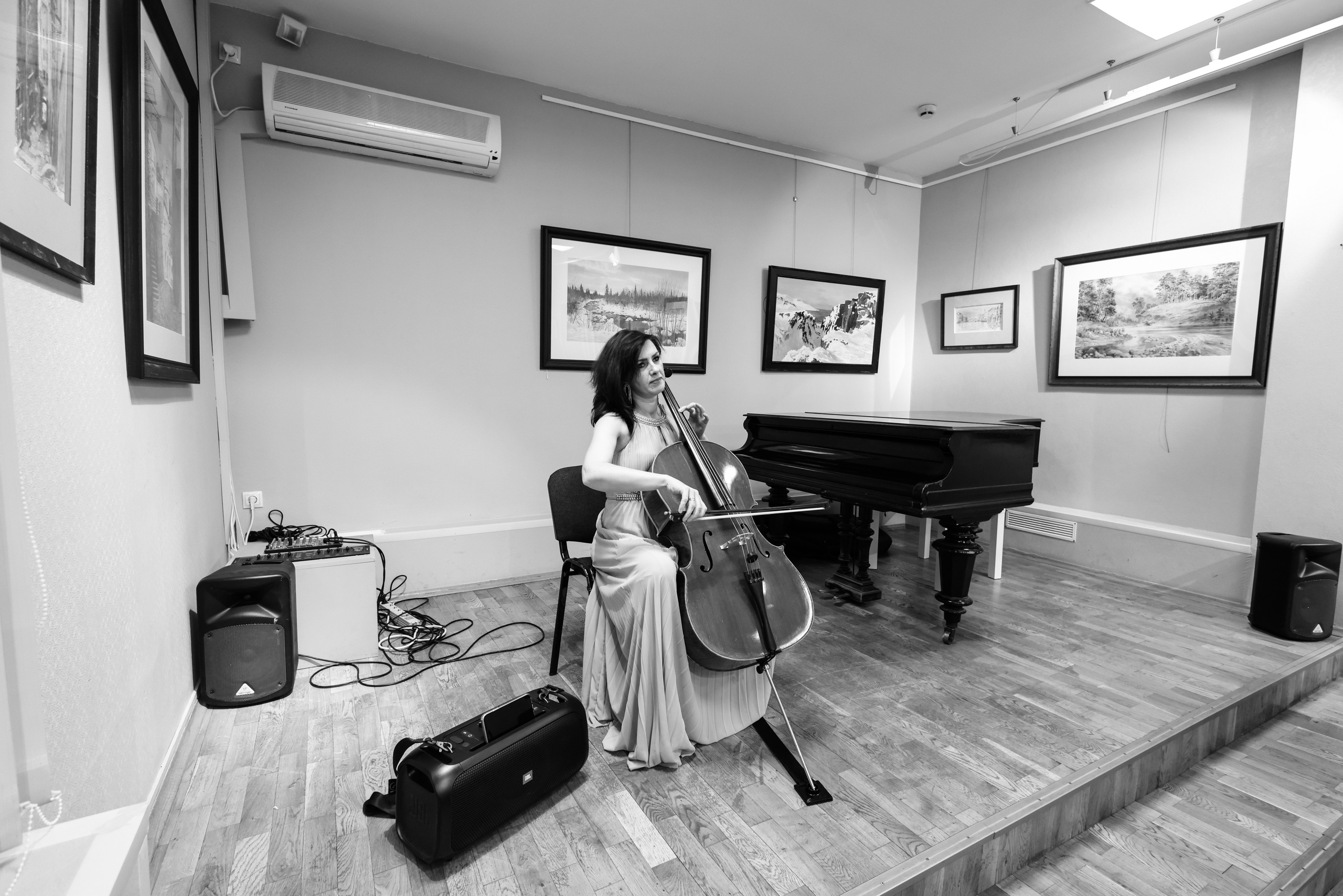 ГРАФИЧЕСКИЙ ВАВИЛОН Геннадия Овчаренко. Reportage, architectural, fine art photographer Lena Melnikova in Moscow