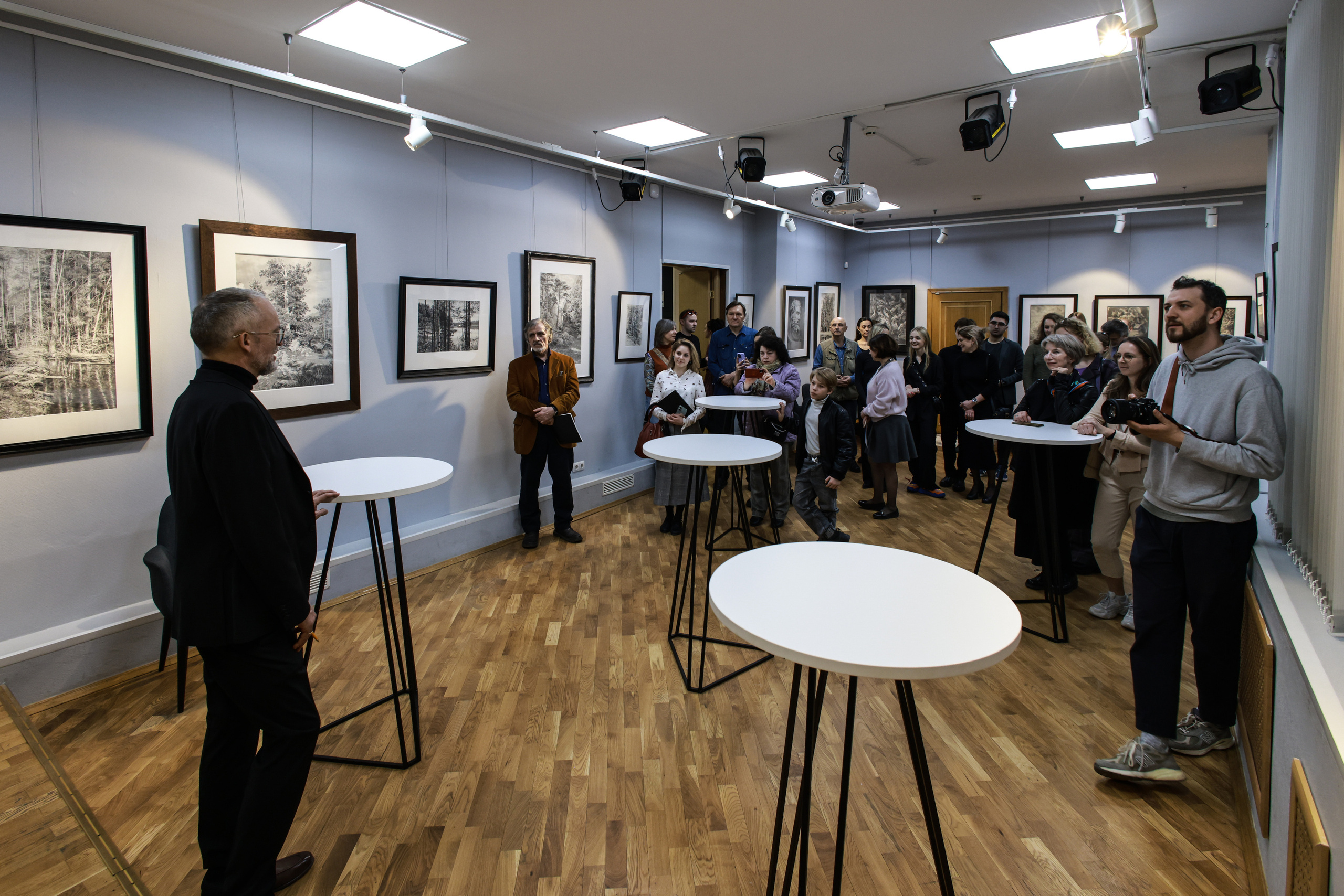 ГРАФИЧЕСКИЙ ВАВИЛОН Геннадия Овчаренко. Reportage, architectural, fine art photographer Lena Melnikova in Moscow