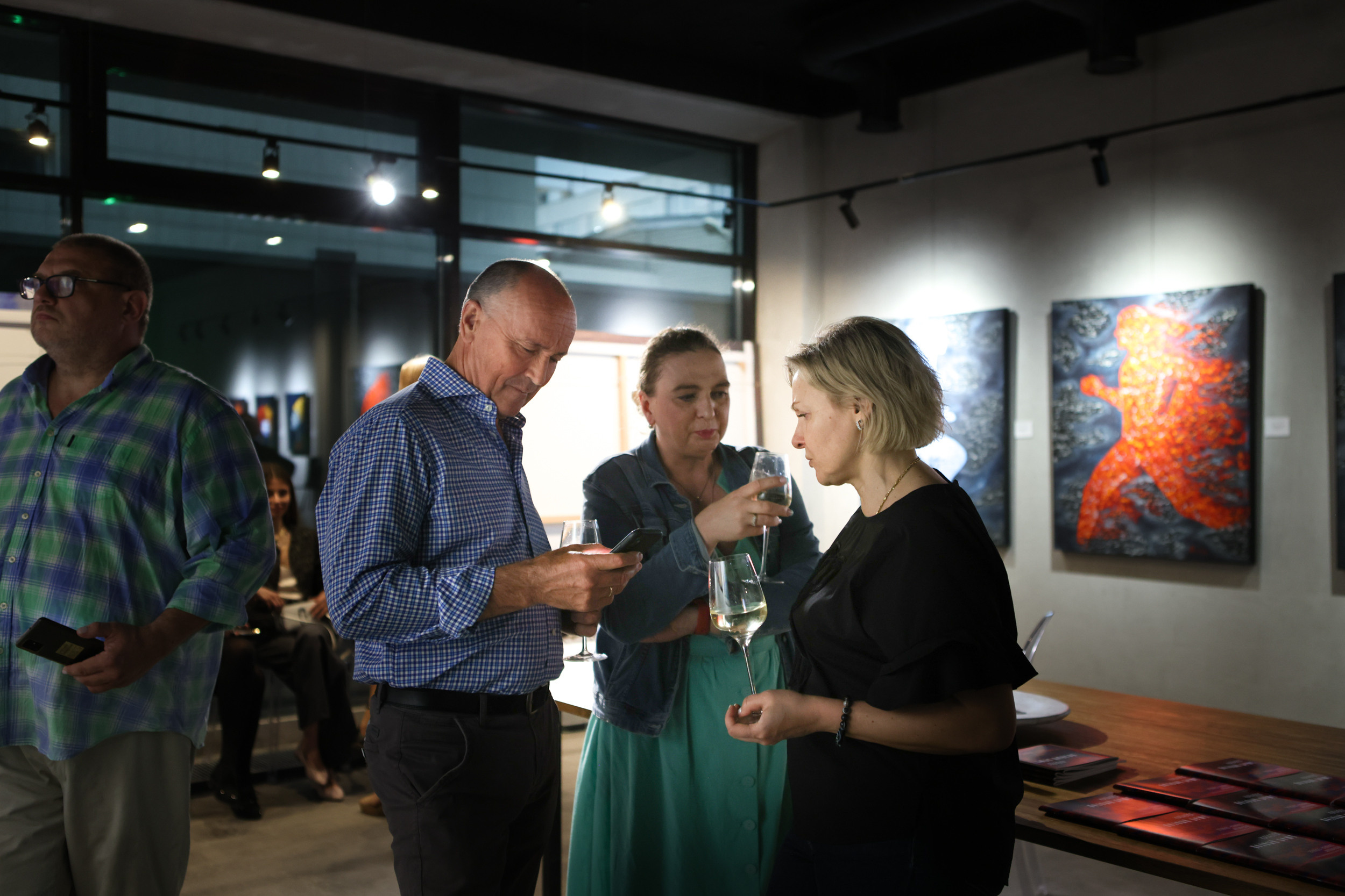 Художественная выставка Артели " ПОЛНЫЙ БРЮТ 66» в галерее ARTMAISON. Reportage, architectural, fine art photographer Lena Melnikova in Moscow