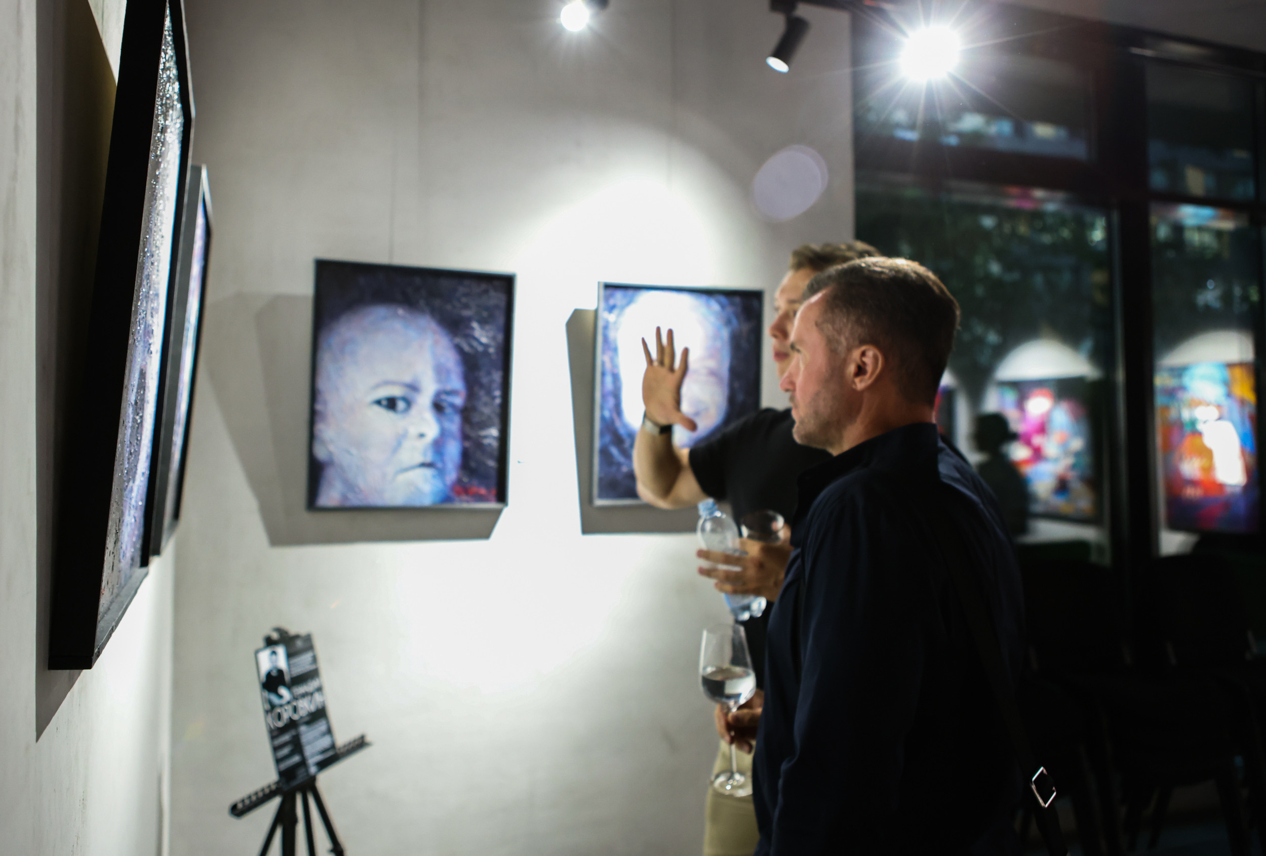 Художественная выставка Артели " ПОЛНЫЙ БРЮТ 66» в галерее ARTMAISON. Reportage, architectural, fine art photographer Lena Melnikova in Moscow