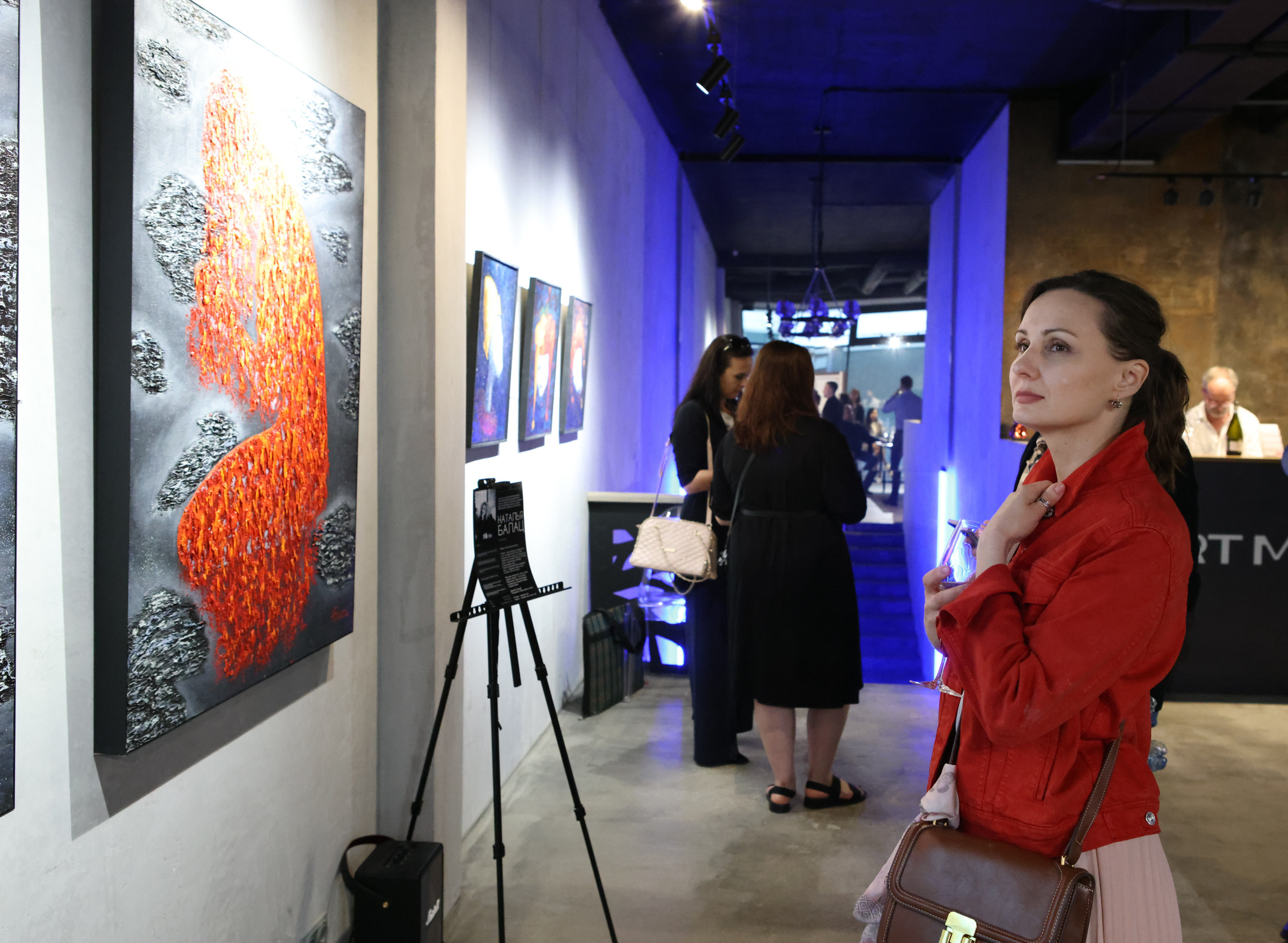 Художественная выставка Артели " ПОЛНЫЙ БРЮТ 66» в галерее ARTMAISON. Reportage, architectural, fine art photographer Lena Melnikova in Moscow