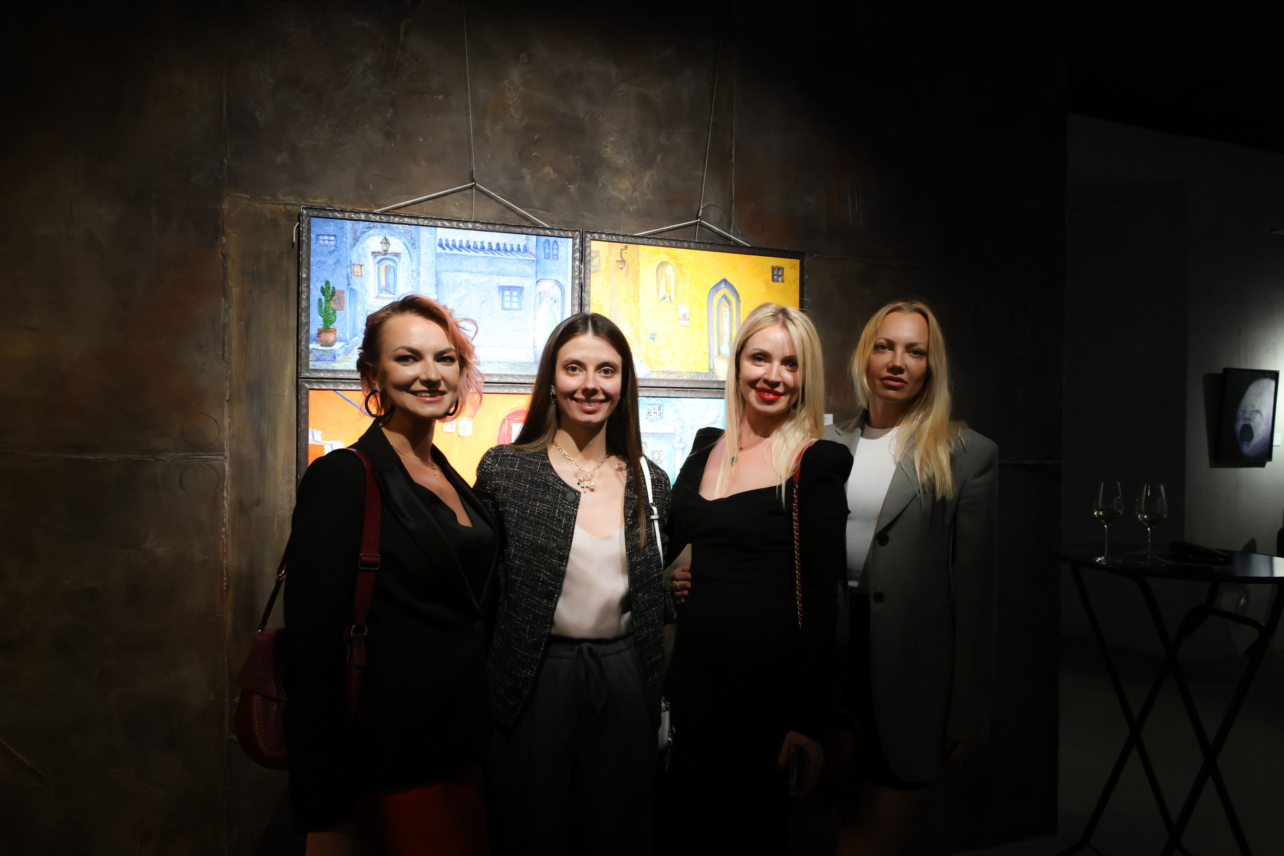 Художественная выставка Артели " ПОЛНЫЙ БРЮТ 66» в галерее ARTMAISON. Reportage, architectural, fine art photographer Lena Melnikova in Moscow