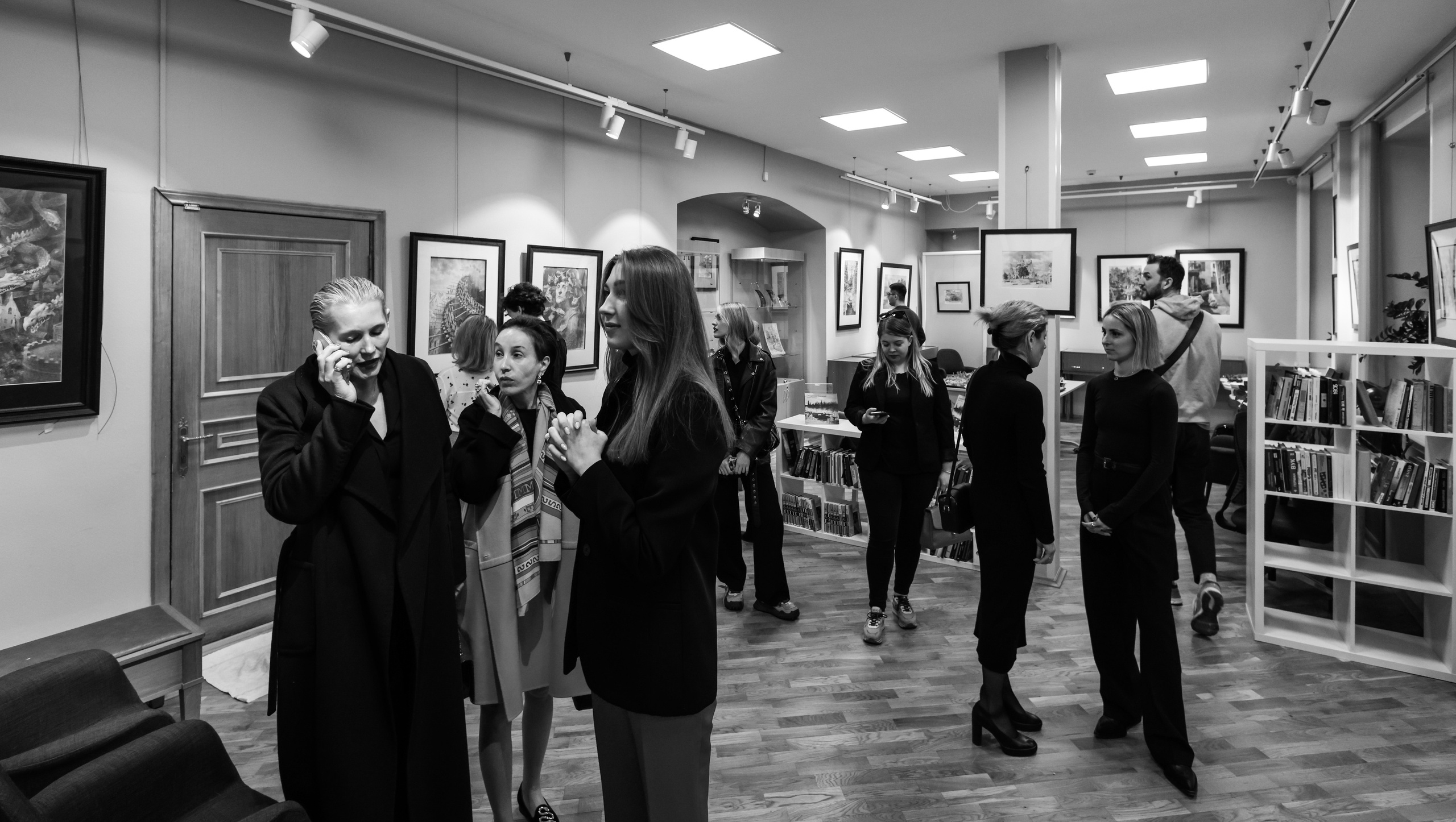 ГРАФИЧЕСКИЙ ВАВИЛОН Геннадия Овчаренко. Reportage, architectural, fine art photographer Lena Melnikova in Moscow