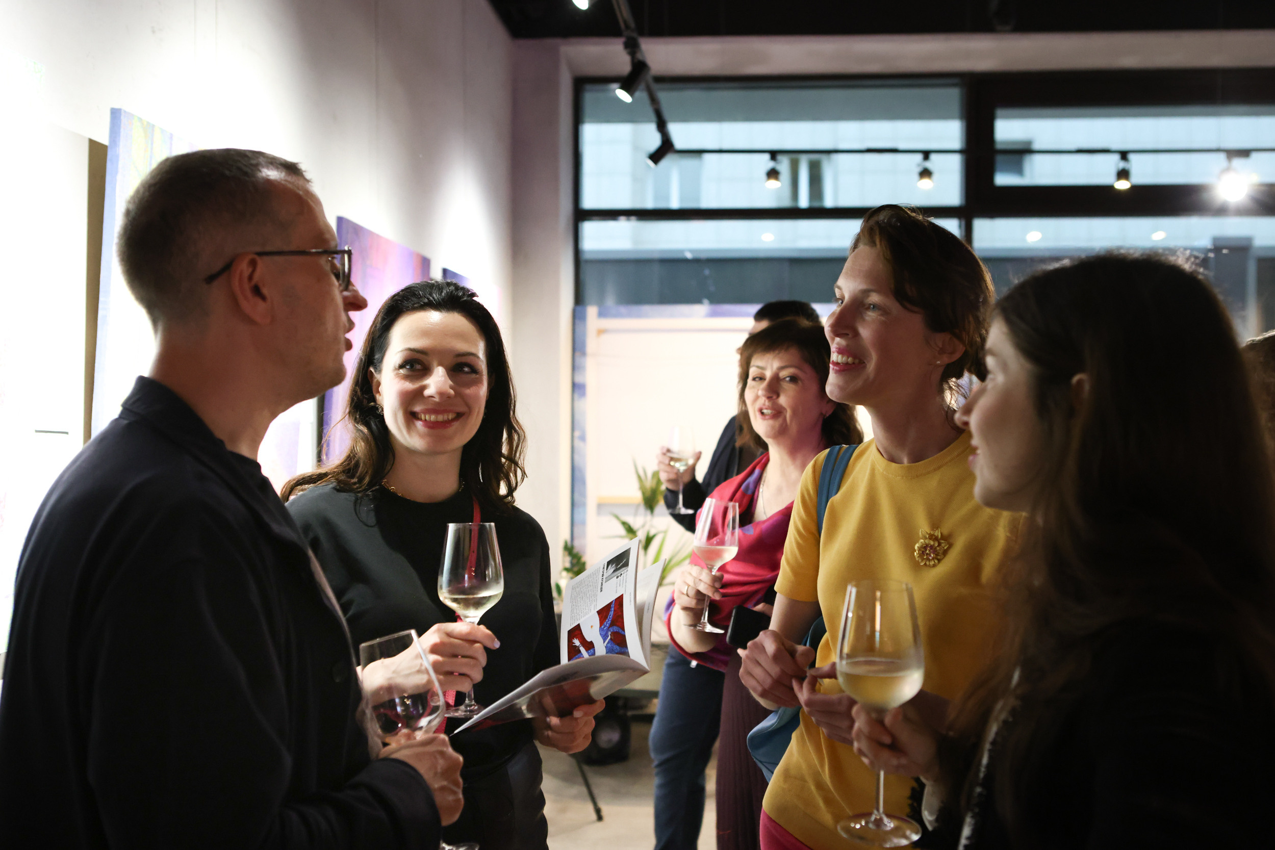 Художественная выставка Артели " ПОЛНЫЙ БРЮТ 66» в галерее ARTMAISON. Reportage, architectural, fine art photographer Lena Melnikova in Moscow