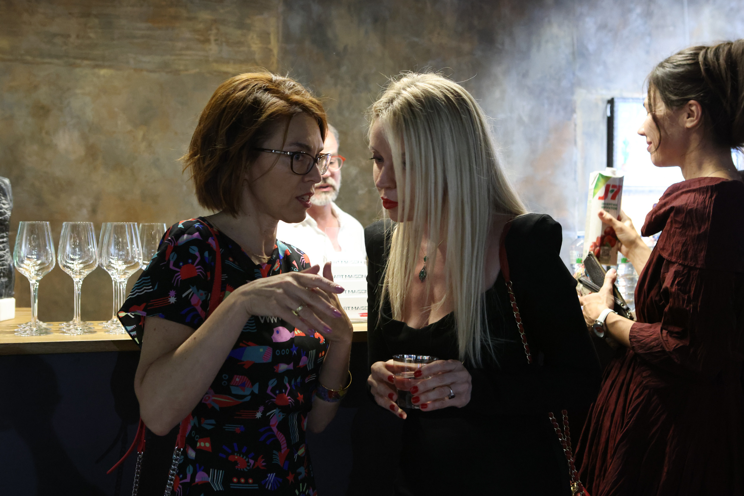 Художественная выставка Артели " ПОЛНЫЙ БРЮТ 66» в галерее ARTMAISON. Reportage, architectural, fine art photographer Lena Melnikova in Moscow