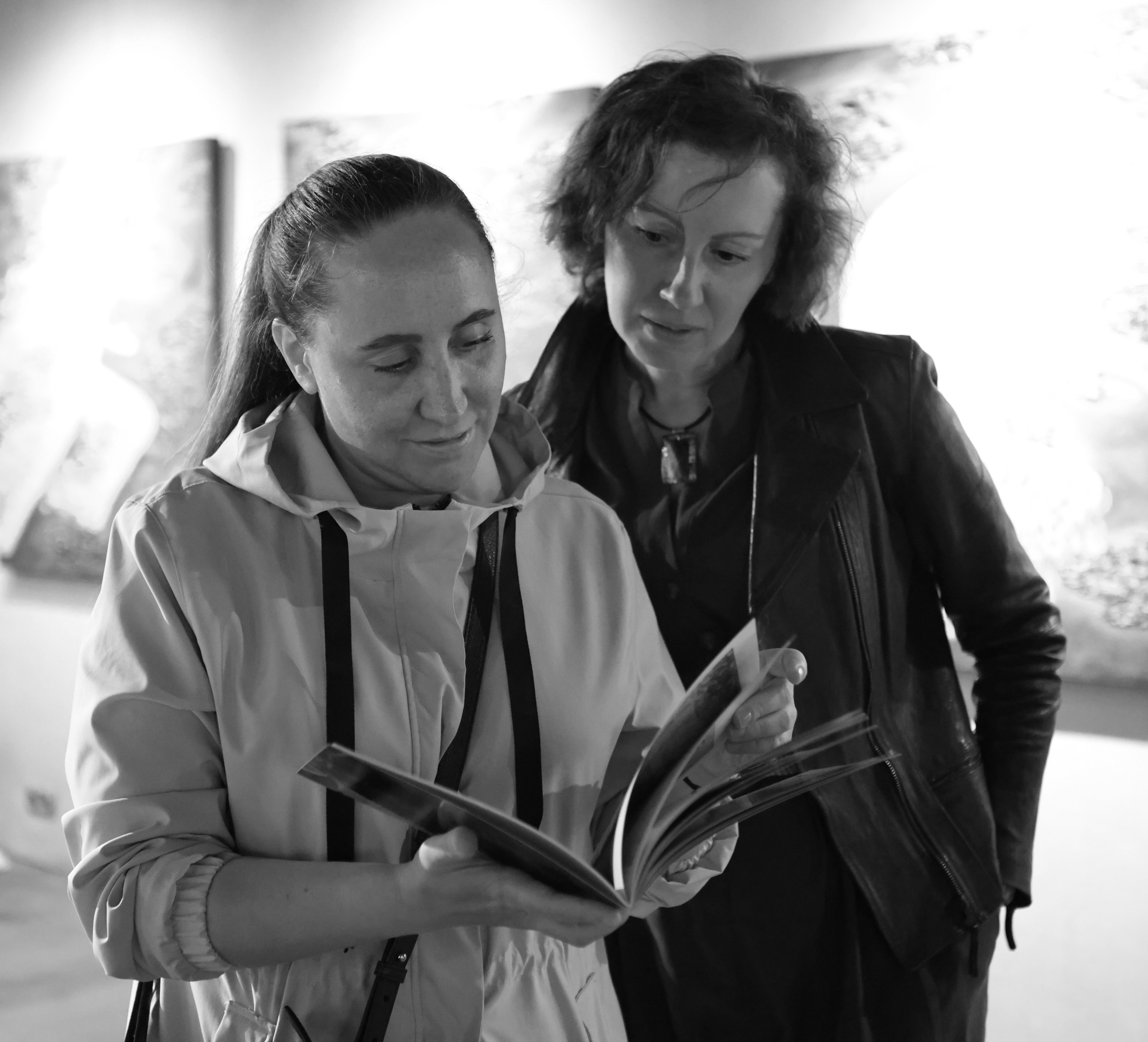 Художественная выставка Артели " ПОЛНЫЙ БРЮТ 66» в галерее ARTMAISON. Reportage, architectural, fine art photographer Lena Melnikova in Moscow