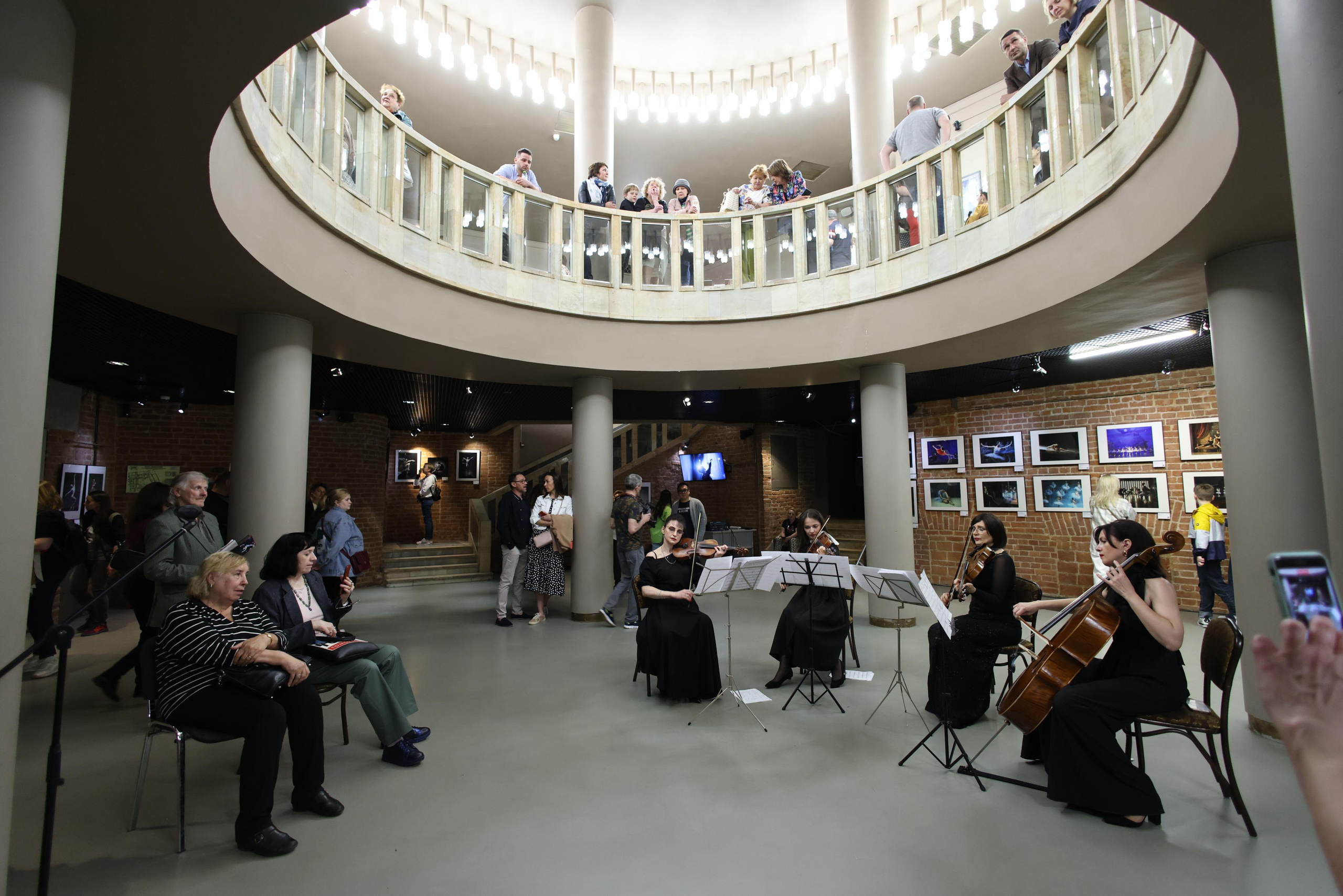 БАЛЕТ В ФОТОГРАФИЯХ.Стихи, написанные телом. Reportage, architectural, fine art photographer Lena Melnikova in Moscow
