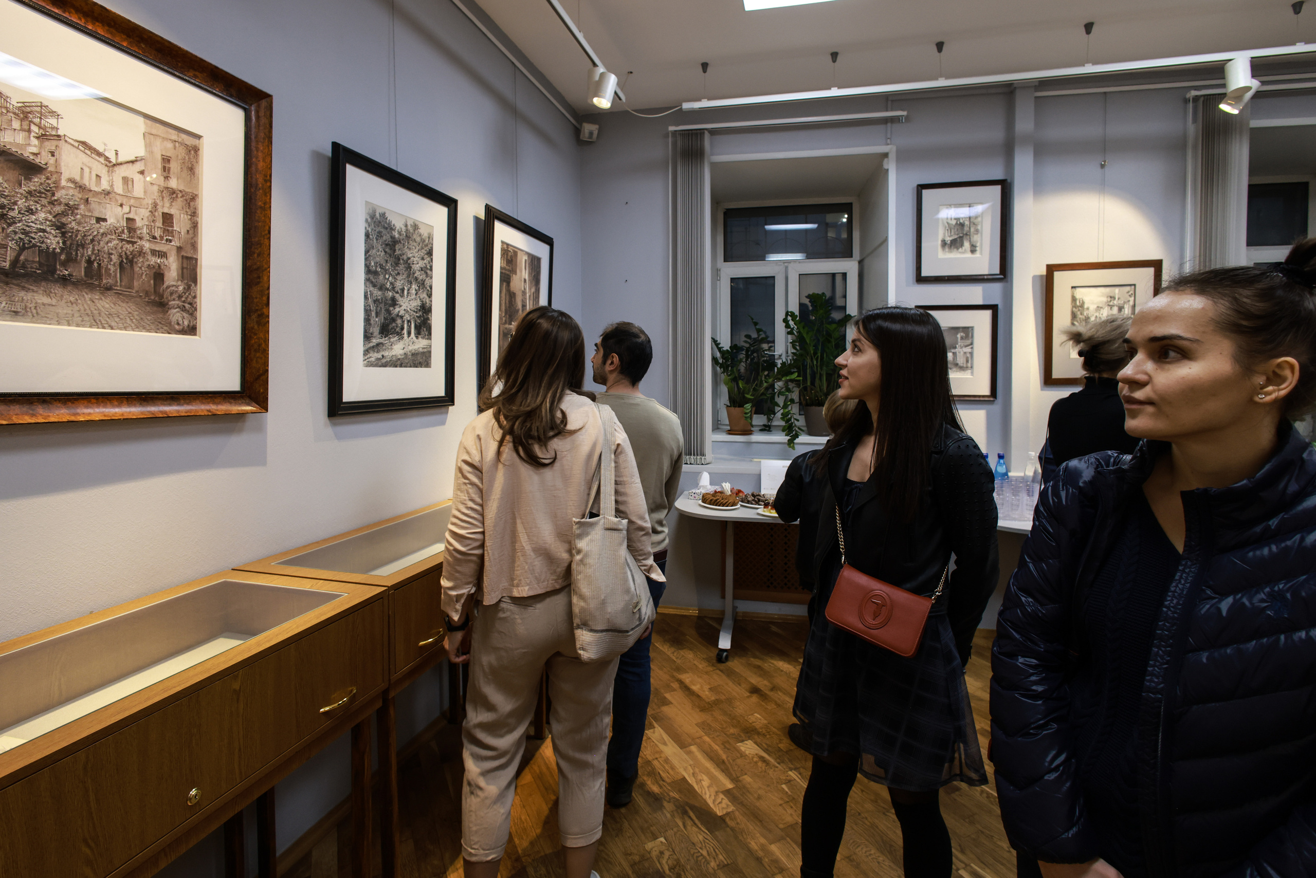 ГРАФИЧЕСКИЙ ВАВИЛОН Геннадия Овчаренко. Reportage, architectural, fine art photographer Lena Melnikova in Moscow