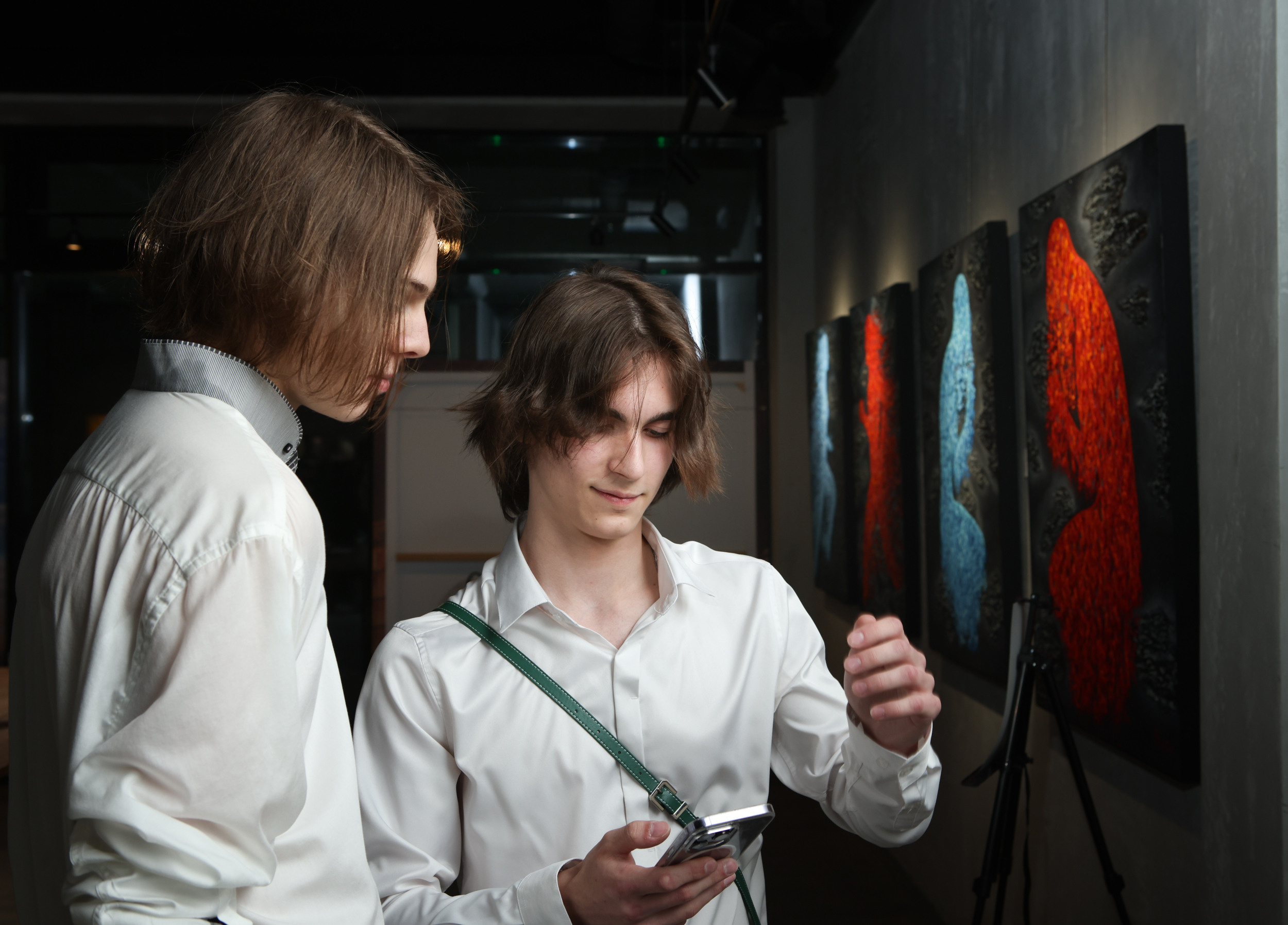 Художественная выставка Артели " ПОЛНЫЙ БРЮТ 66» в галерее ARTMAISON. Reportage, architectural, fine art photographer Lena Melnikova in Moscow