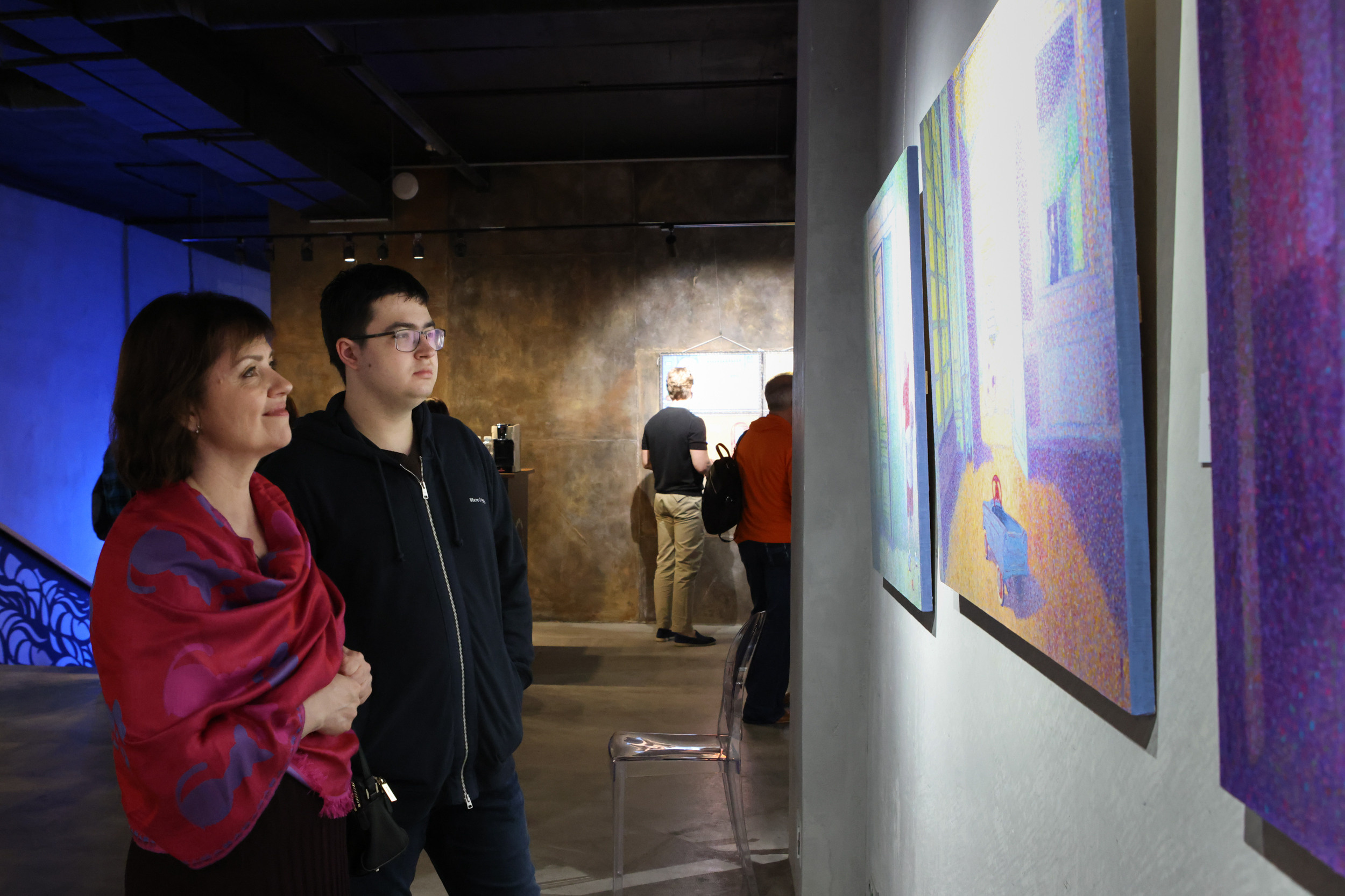 Художественная выставка Артели " ПОЛНЫЙ БРЮТ 66» в галерее ARTMAISON. Reportage, architectural, fine art photographer Lena Melnikova in Moscow