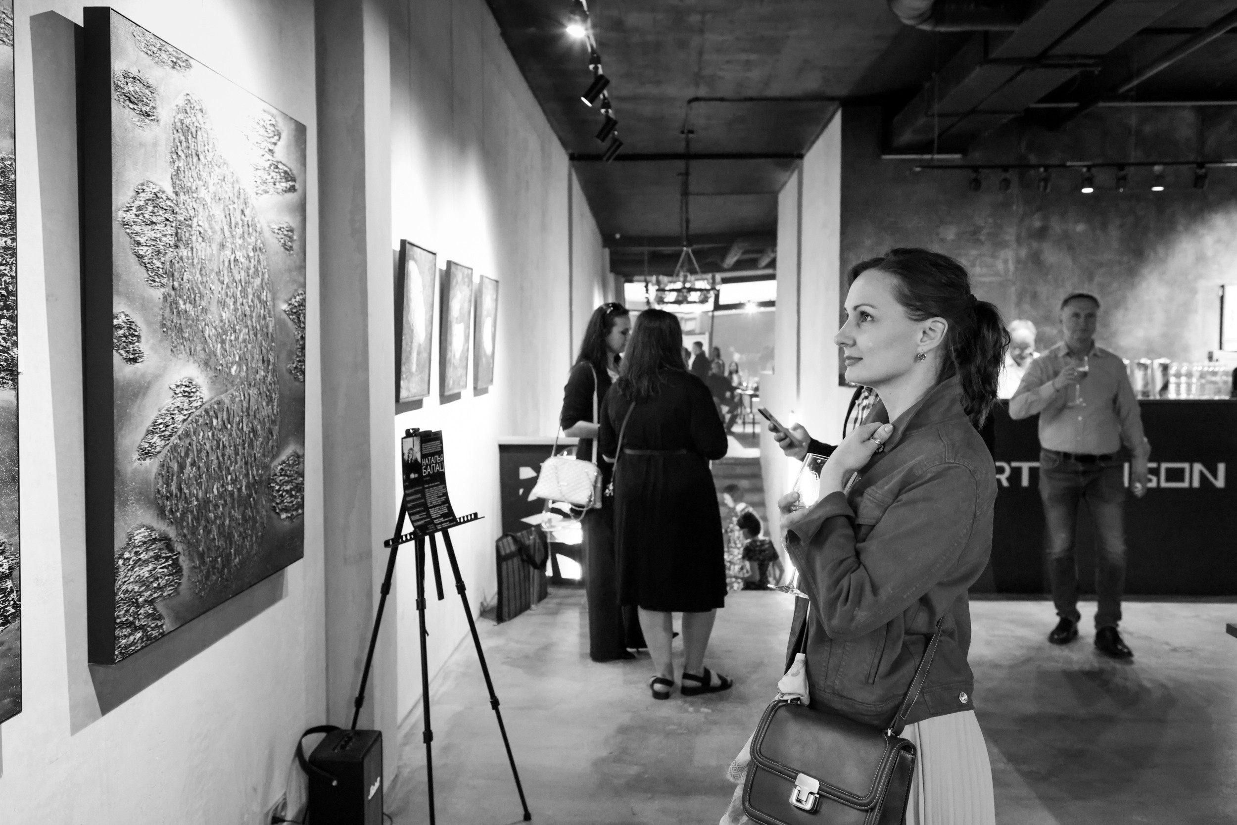 Художественная выставка Артели " ПОЛНЫЙ БРЮТ 66» в галерее ARTMAISON. Reportage, architectural, fine art photographer Lena Melnikova in Moscow