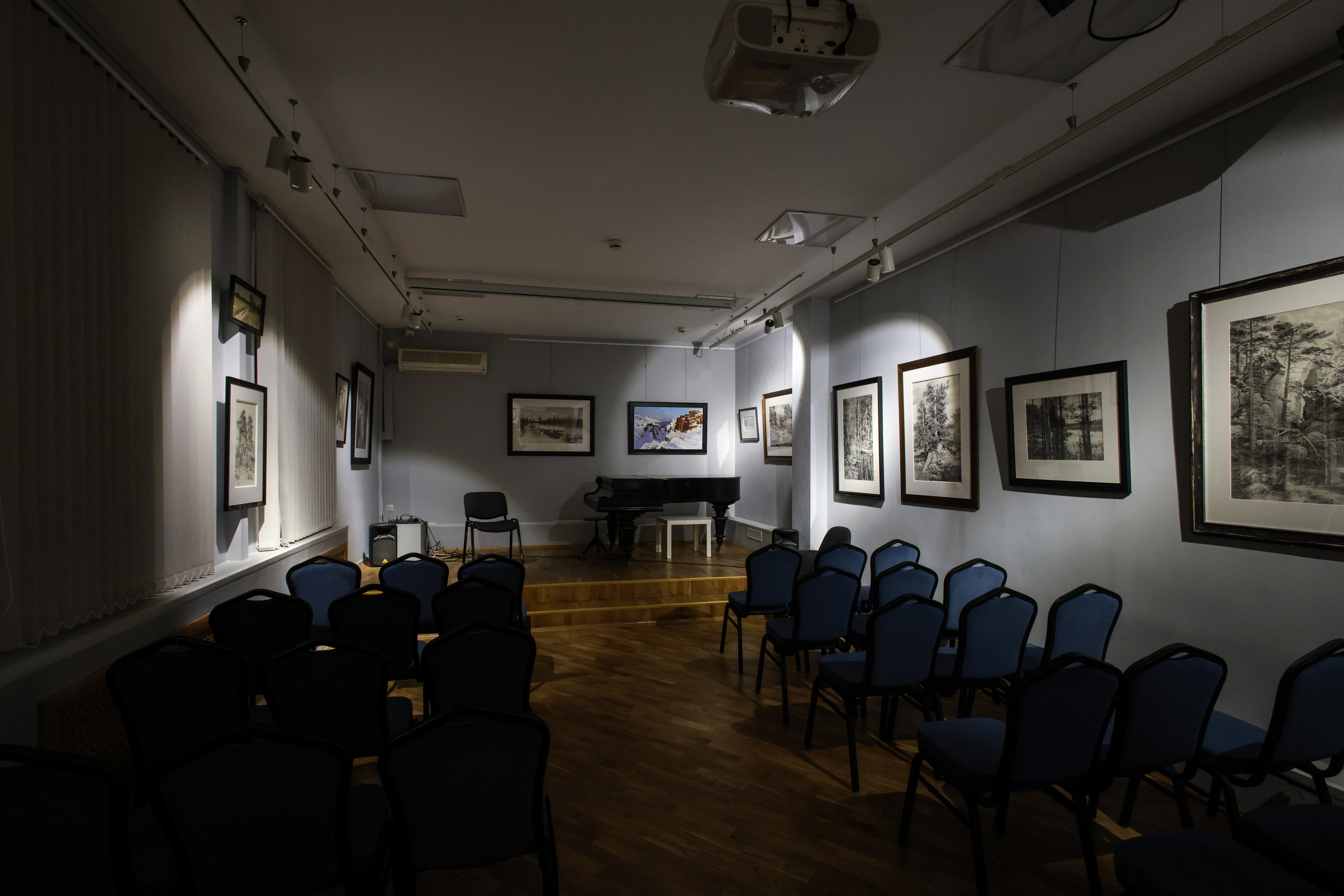 ГРАФИЧЕСКИЙ ВАВИЛОН Геннадия Овчаренко. Reportage, architectural, fine art photographer Lena Melnikova in Moscow