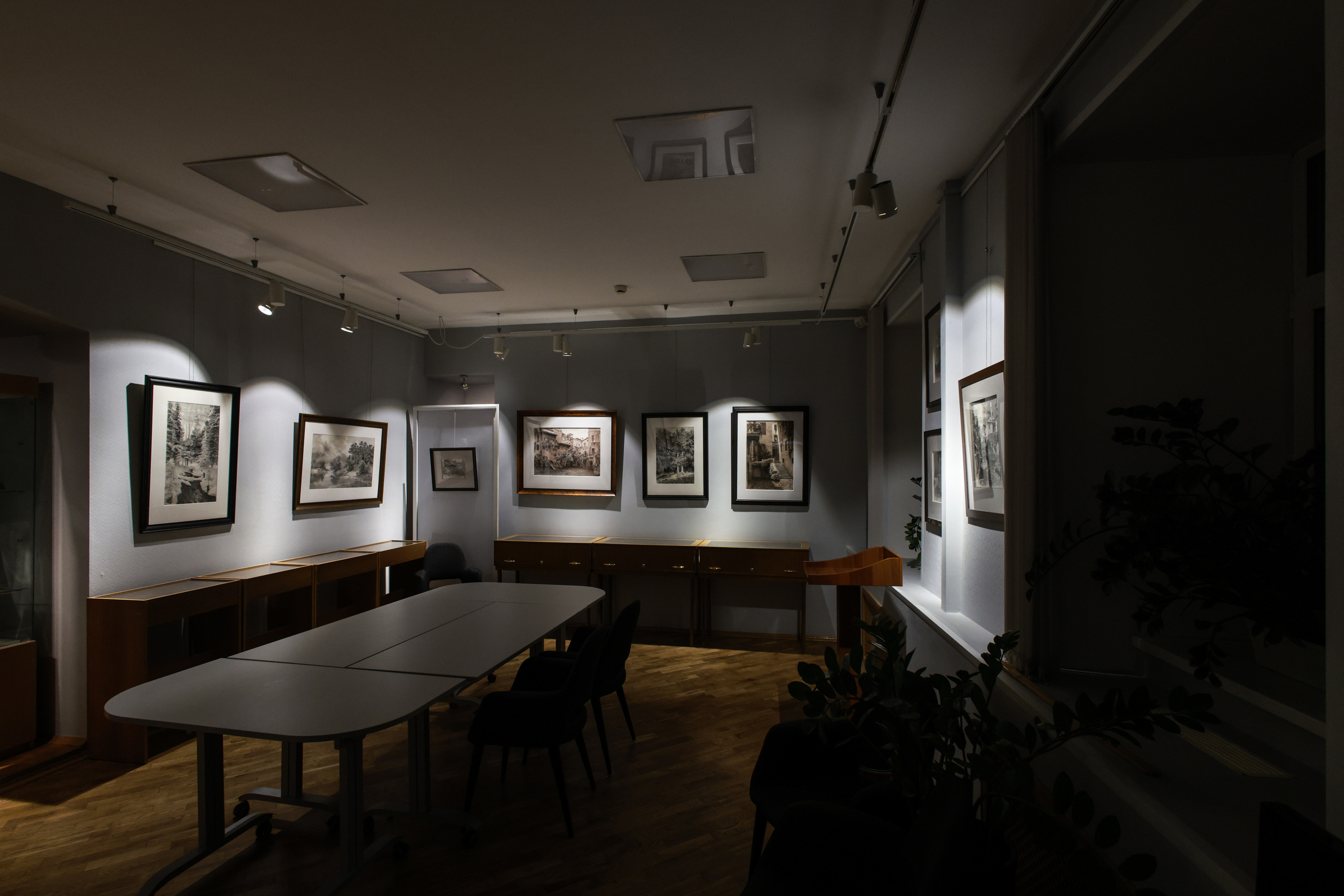 ГРАФИЧЕСКИЙ ВАВИЛОН Геннадия Овчаренко. Reportage, architectural, fine art photographer Lena Melnikova in Moscow