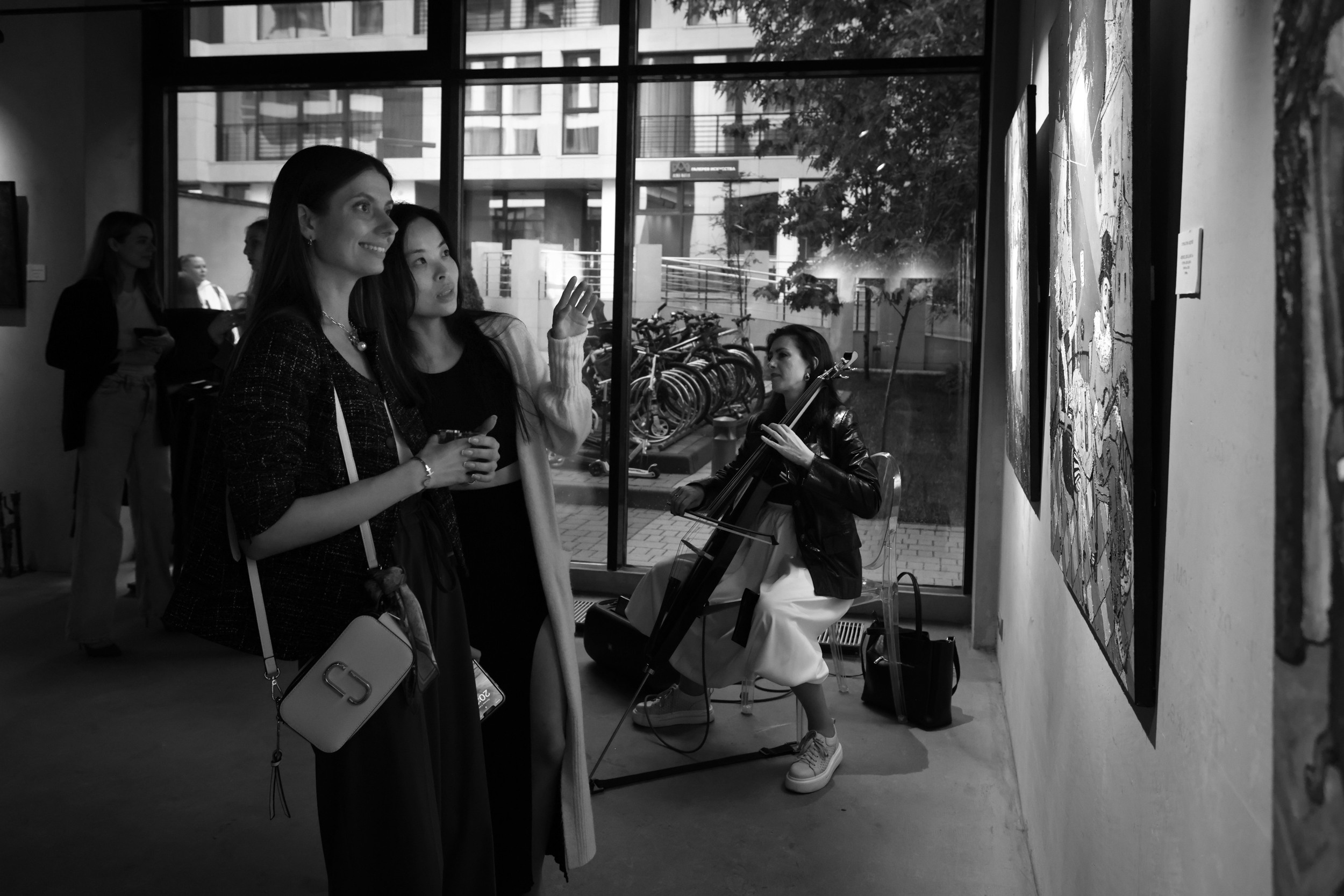 Художественная выставка Артели " ПОЛНЫЙ БРЮТ 66» в галерее ARTMAISON. Reportage, architectural, fine art photographer Lena Melnikova in Moscow