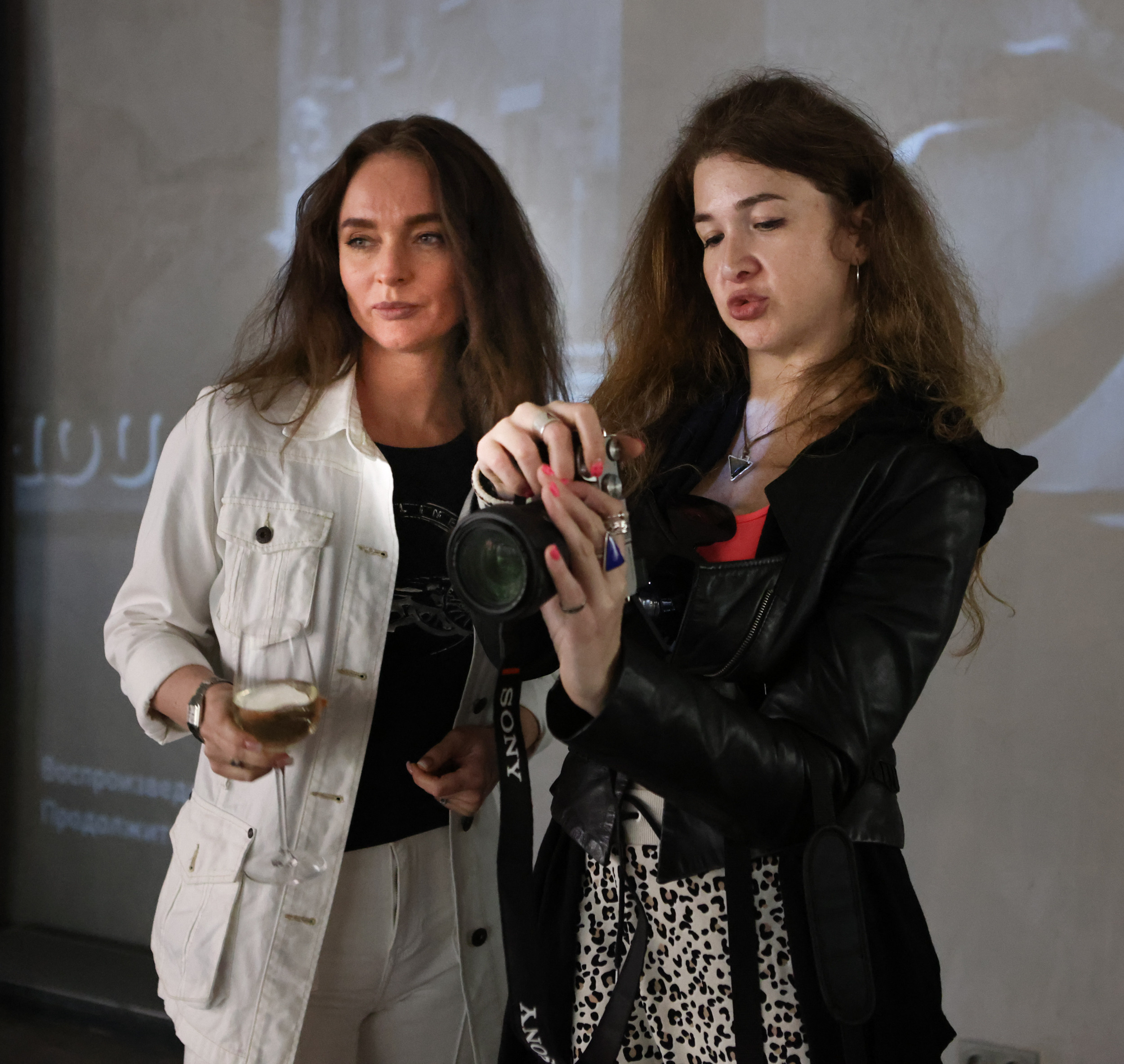 Художественная выставка Артели " ПОЛНЫЙ БРЮТ 66» в галерее ARTMAISON. Reportage, architectural, fine art photographer Lena Melnikova in Moscow