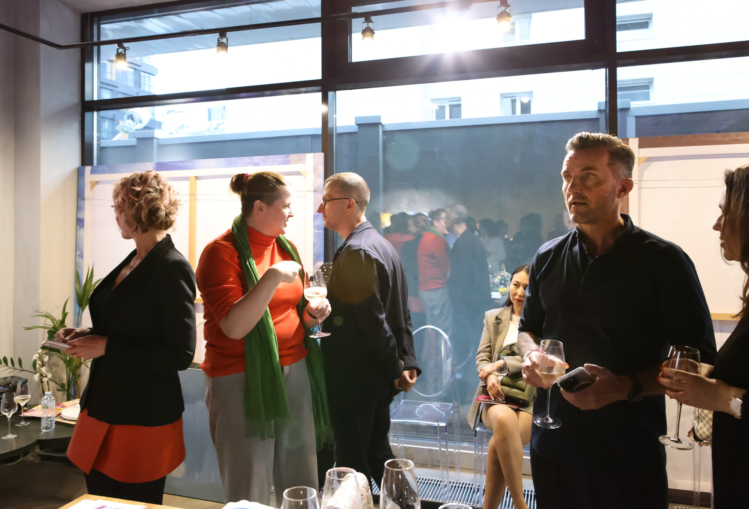 Художественная выставка Артели " ПОЛНЫЙ БРЮТ 66» в галерее ARTMAISON. Reportage, architectural, fine art photographer Lena Melnikova in Moscow