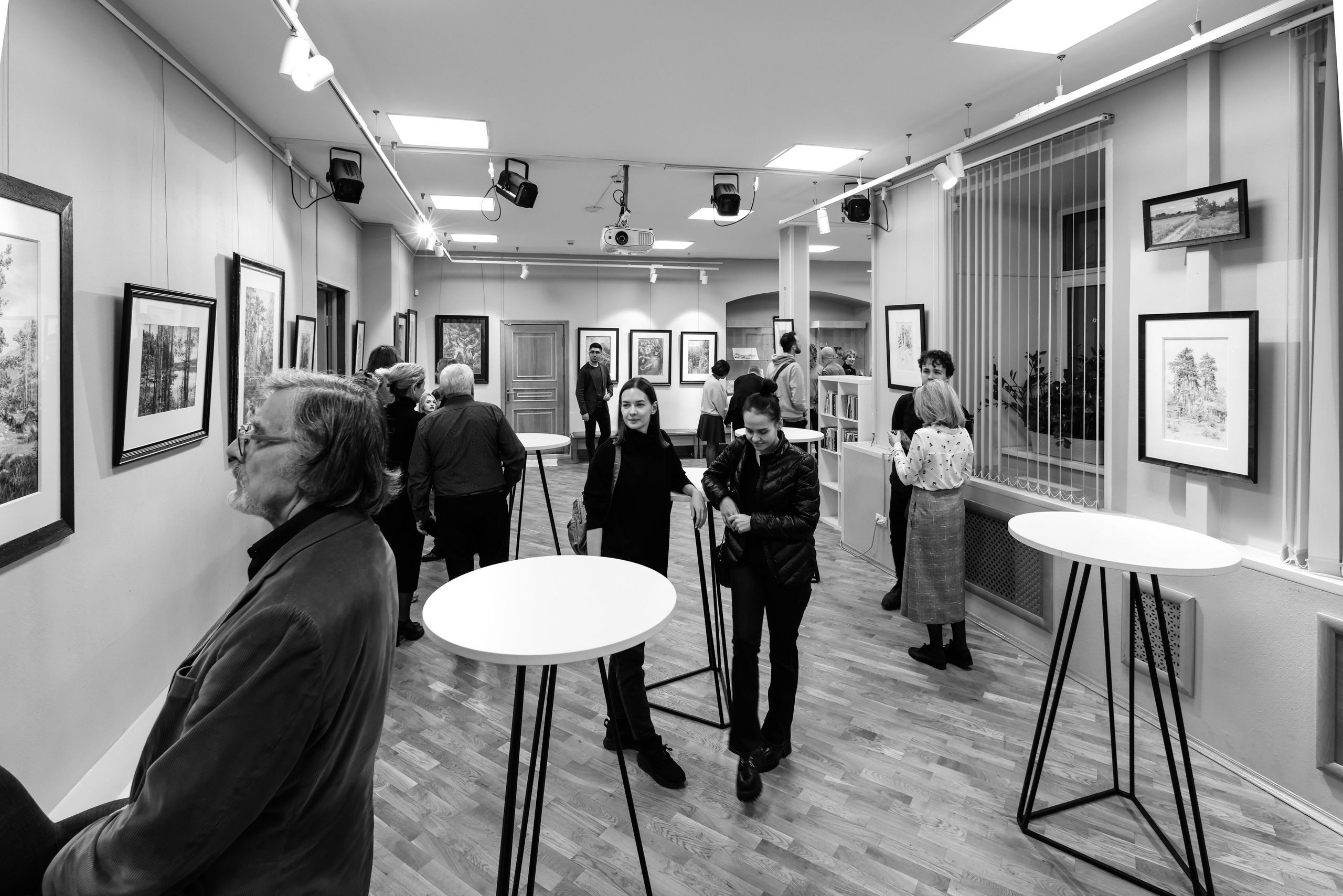 ГРАФИЧЕСКИЙ ВАВИЛОН Геннадия Овчаренко. Reportage, architectural, fine art photographer Lena Melnikova in Moscow