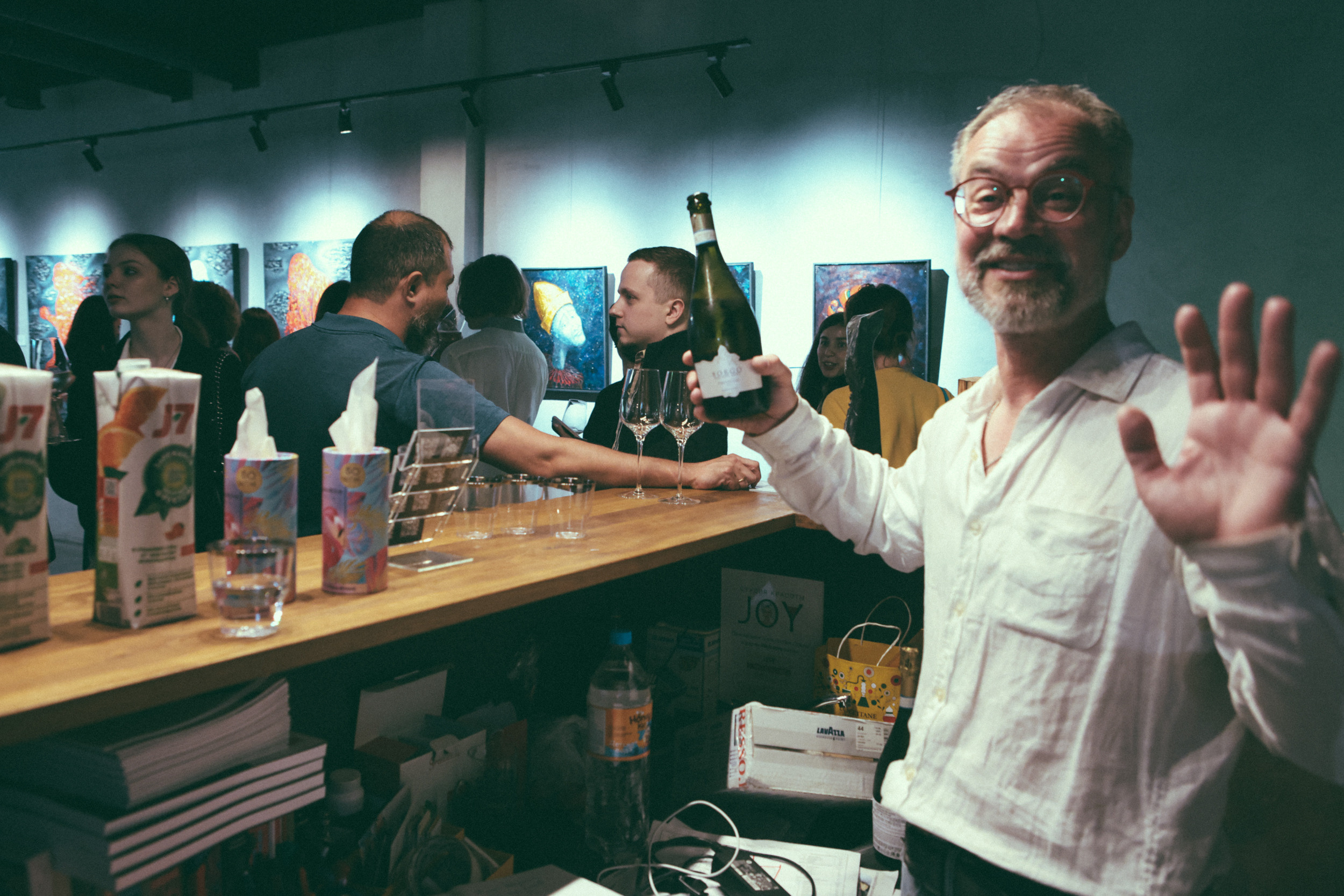 Художественная выставка Артели " ПОЛНЫЙ БРЮТ 66» в галерее ARTMAISON. Reportage, architectural, fine art photographer Lena Melnikova in Moscow