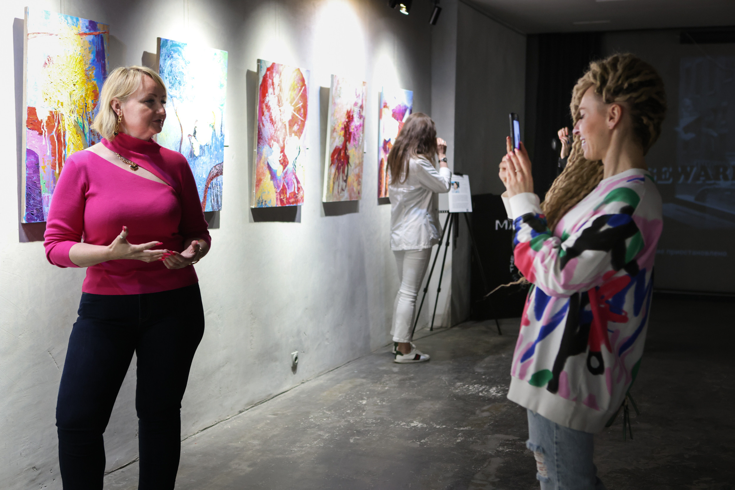 Художественная выставка Артели " ПОЛНЫЙ БРЮТ 66» в галерее ARTMAISON. Reportage, architectural, fine art photographer Lena Melnikova in Moscow