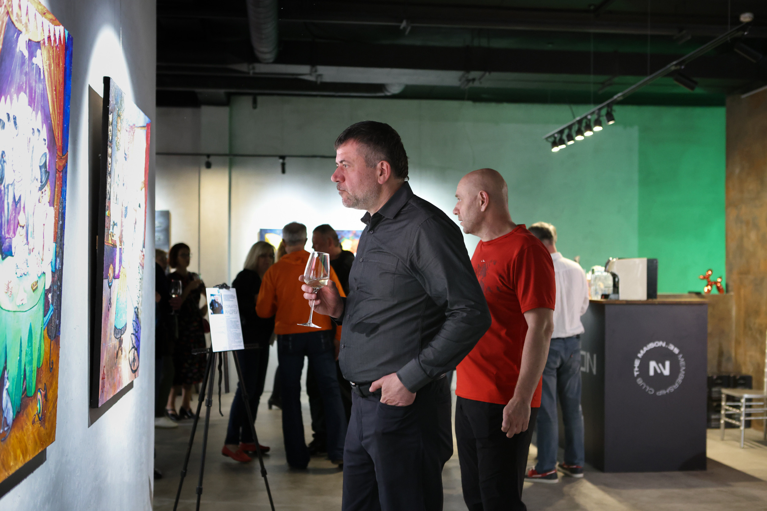 Художественная выставка Артели " ПОЛНЫЙ БРЮТ 66» в галерее ARTMAISON. Reportage, architectural, fine art photographer Lena Melnikova in Moscow