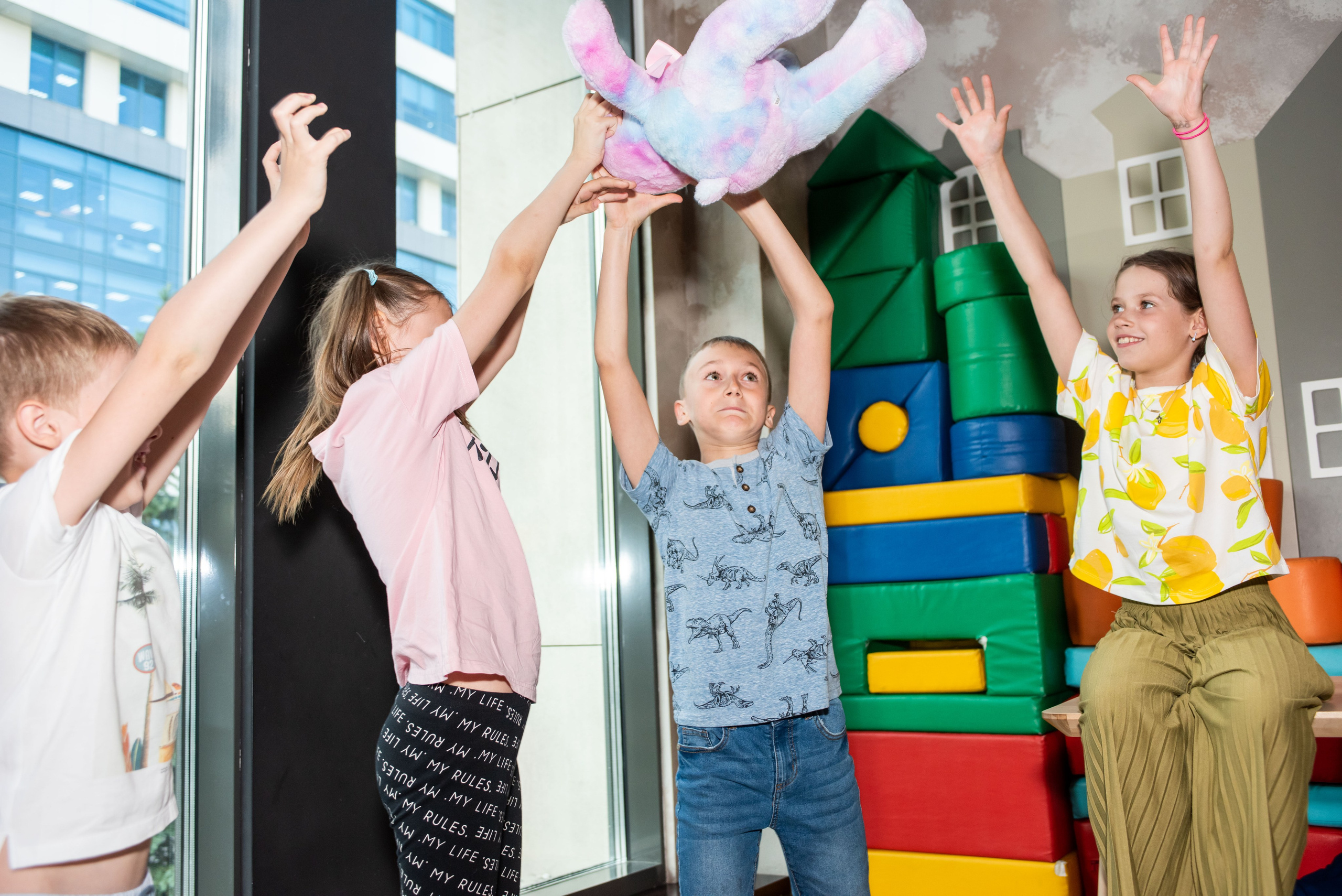 День защиты детей в ресторане «Булгур». Выпускные альбомы в Севастополе, Крыму и Екатеринбурге