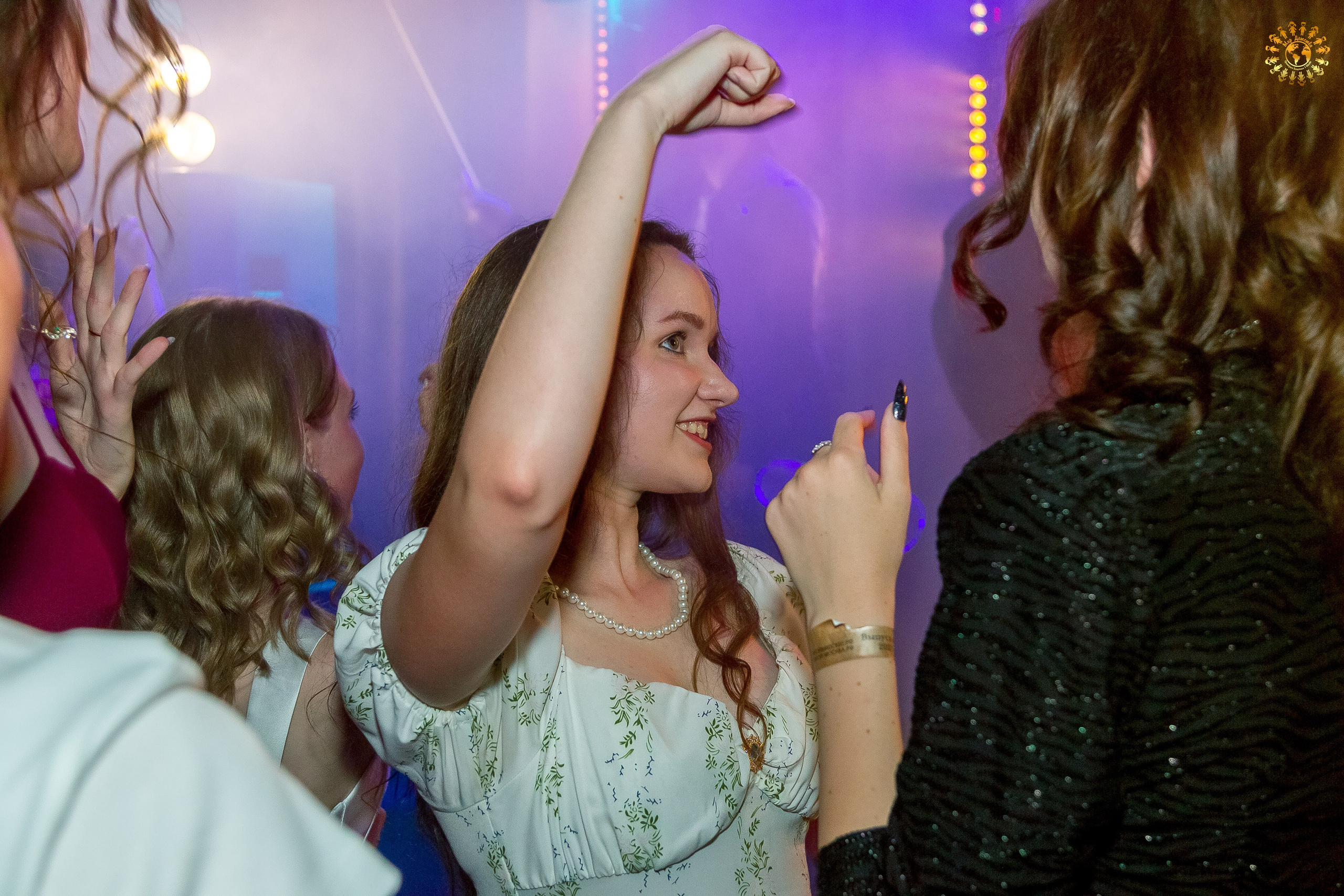 Выпускной 2023 (11-е классы) клуб «Джаггер», Москва. Репортажная съемка в Москве и области. Анималистика