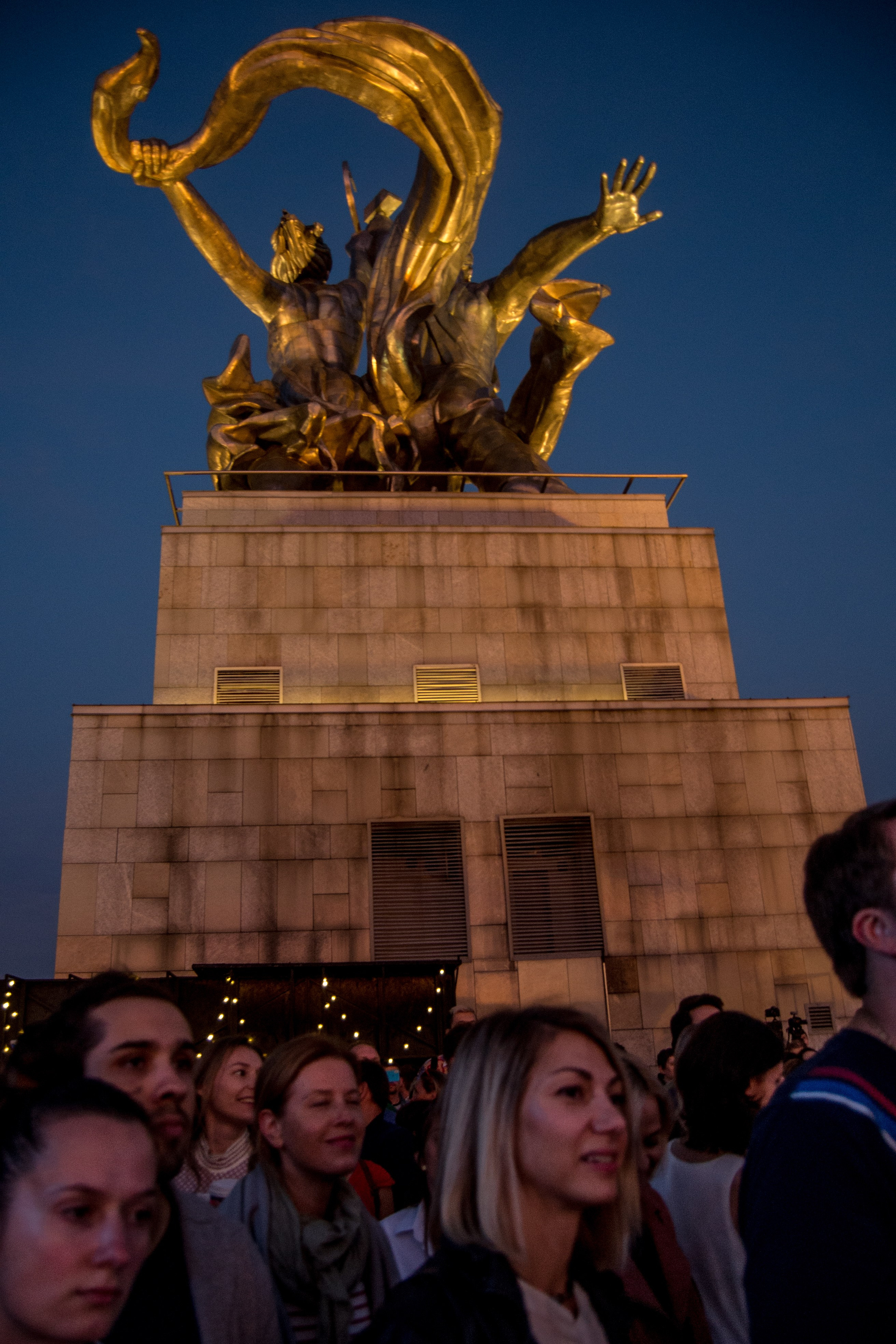 Jukebox trio, Рабочий и Колхозница, 1.09.19. Фотограф Медведева Полина