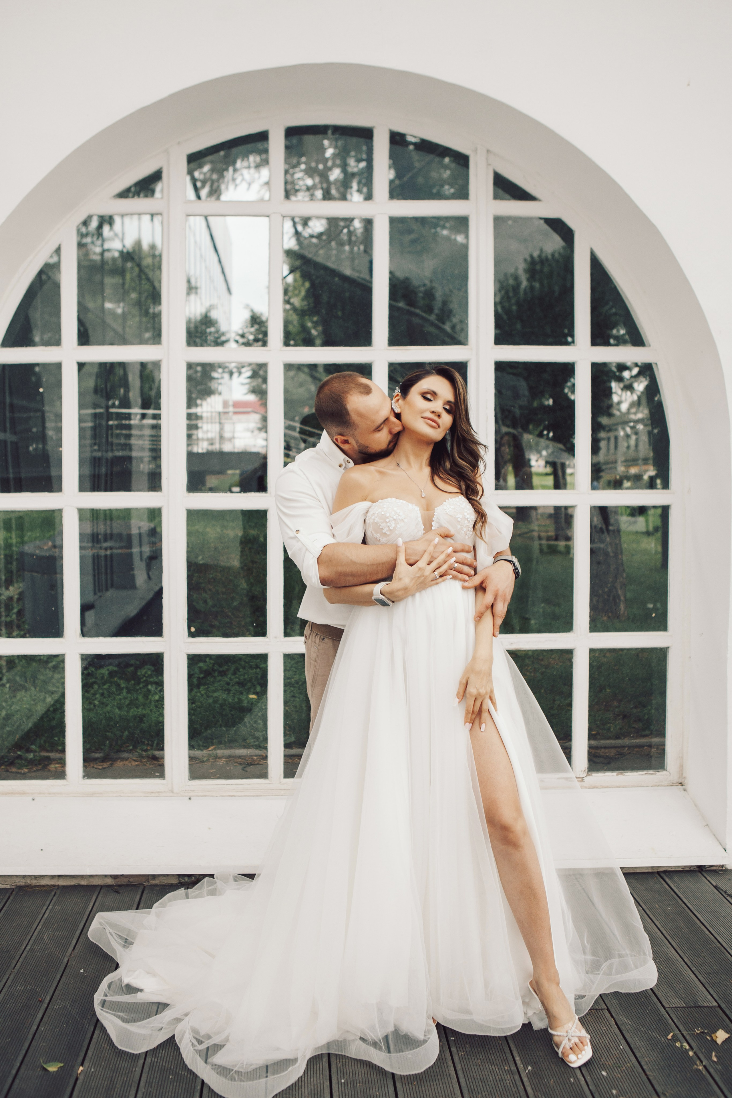 Молодожены в павильоне космонавтики и авиации №34 на вднх и в ресторане московское небо. Фотограф Ольга Ефремова